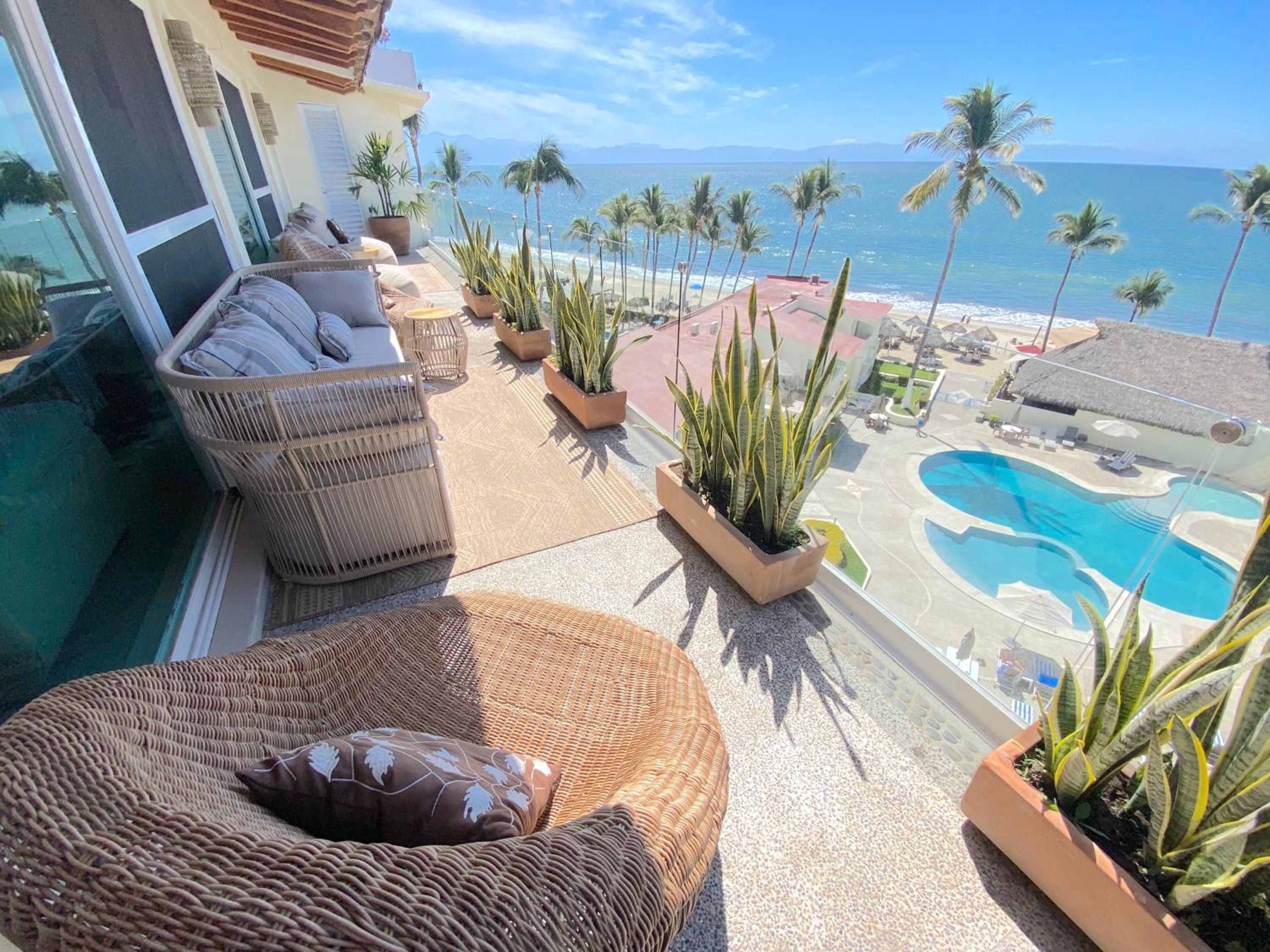 Costa Dorada - Beachfront Penthouse in Bucerias Golden Zone
