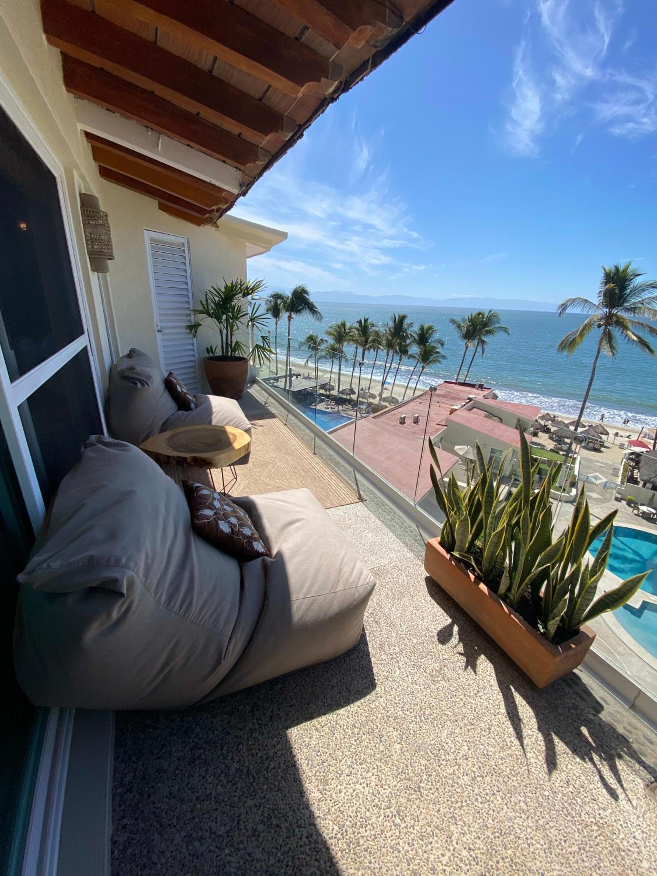 Costa Dorada - Beachfront Penthouse in Bucerias Golden Zone