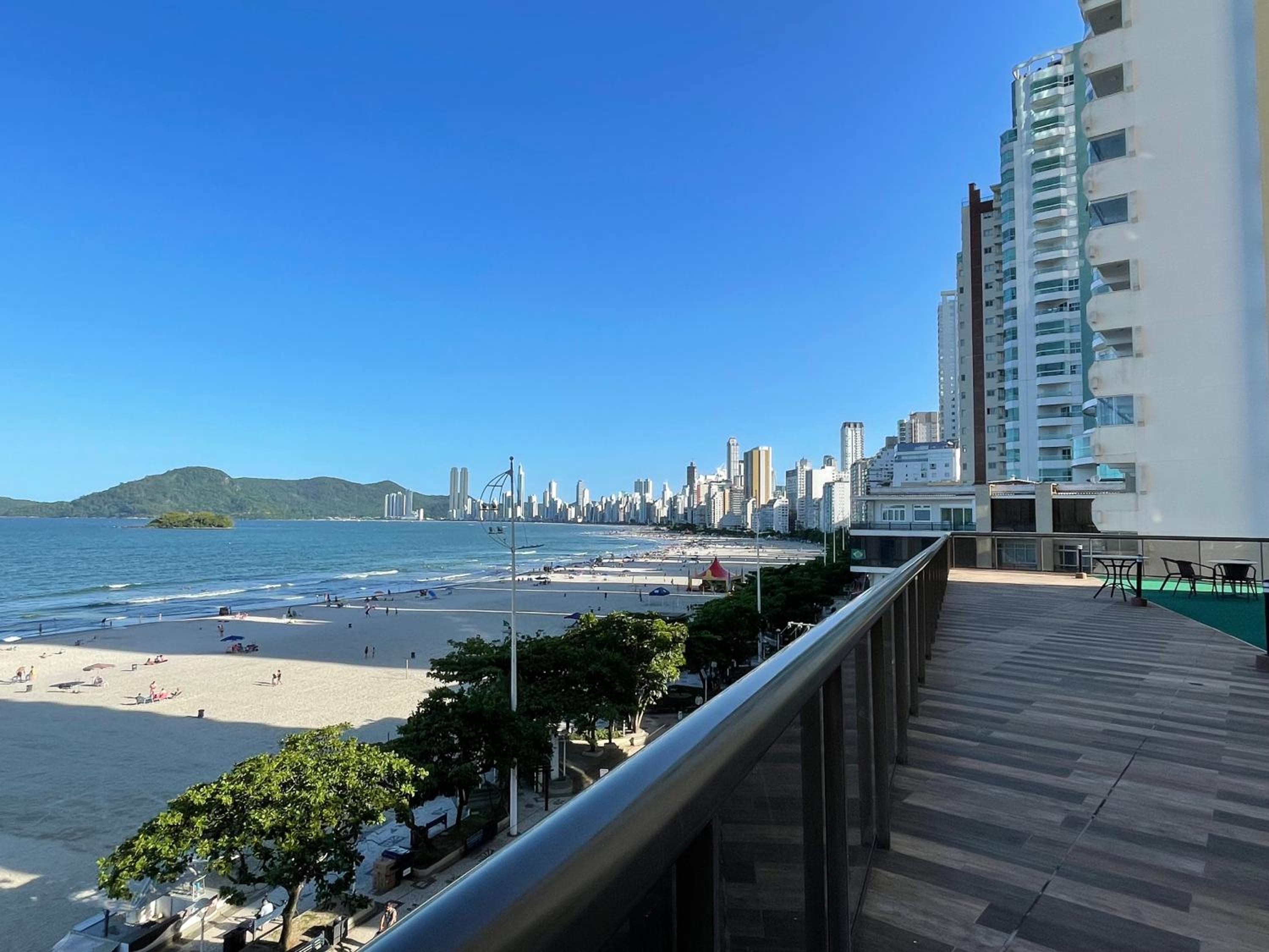 Apto Pé na Areia com Linda Vista da Roda Gigante