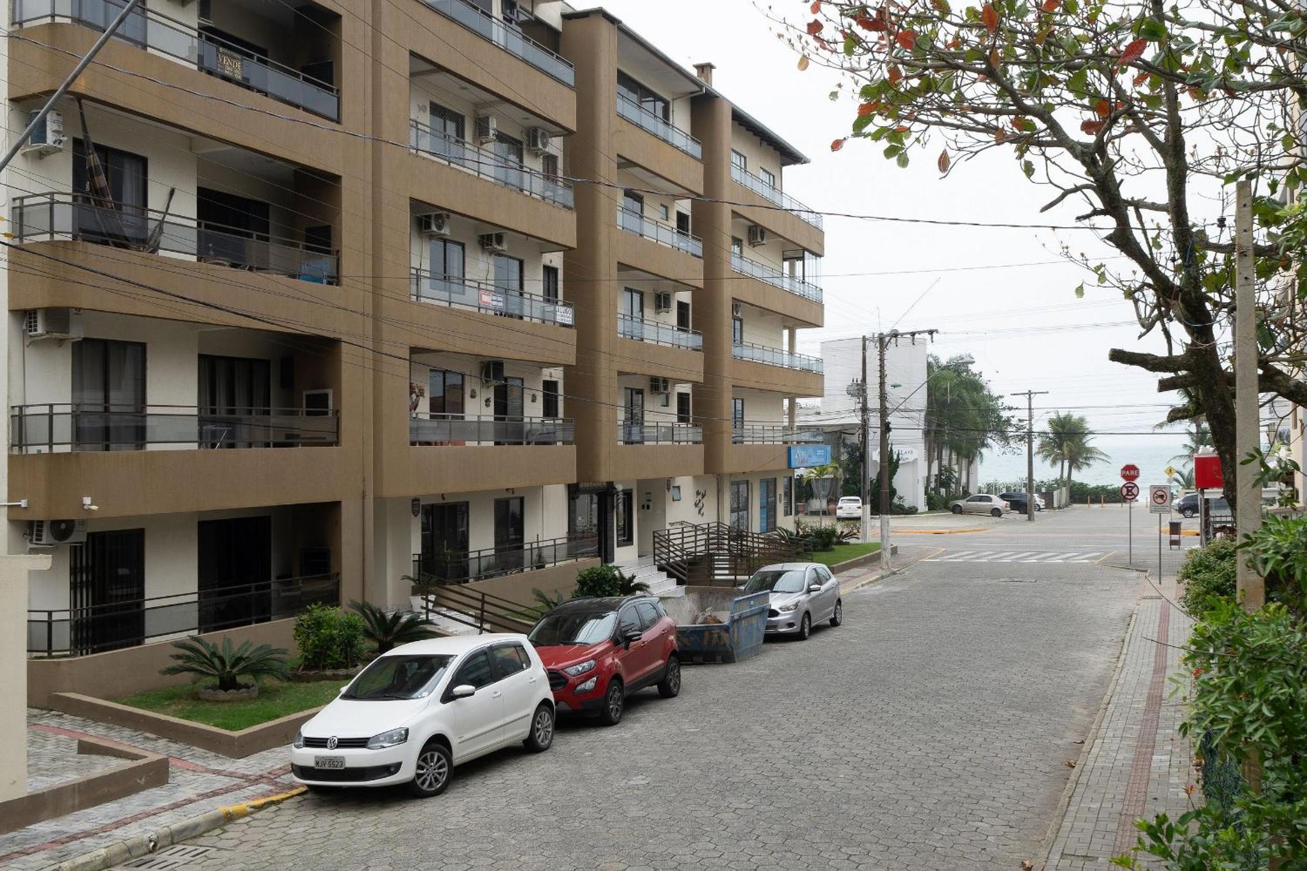 Apto vista mar na praia de Bombas VDN303