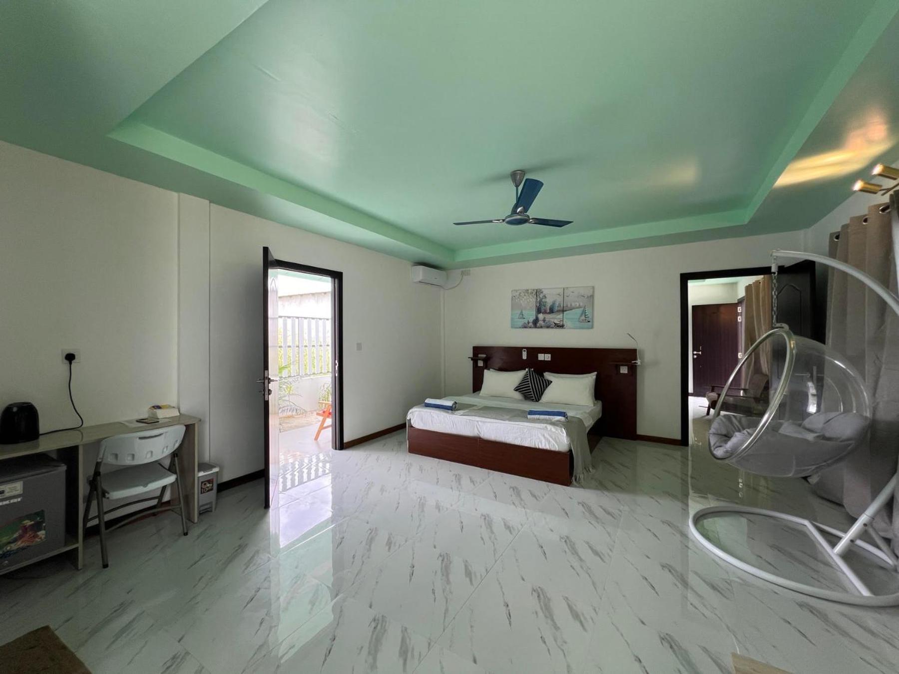 Clouds Beach Retreat Laamu Gan