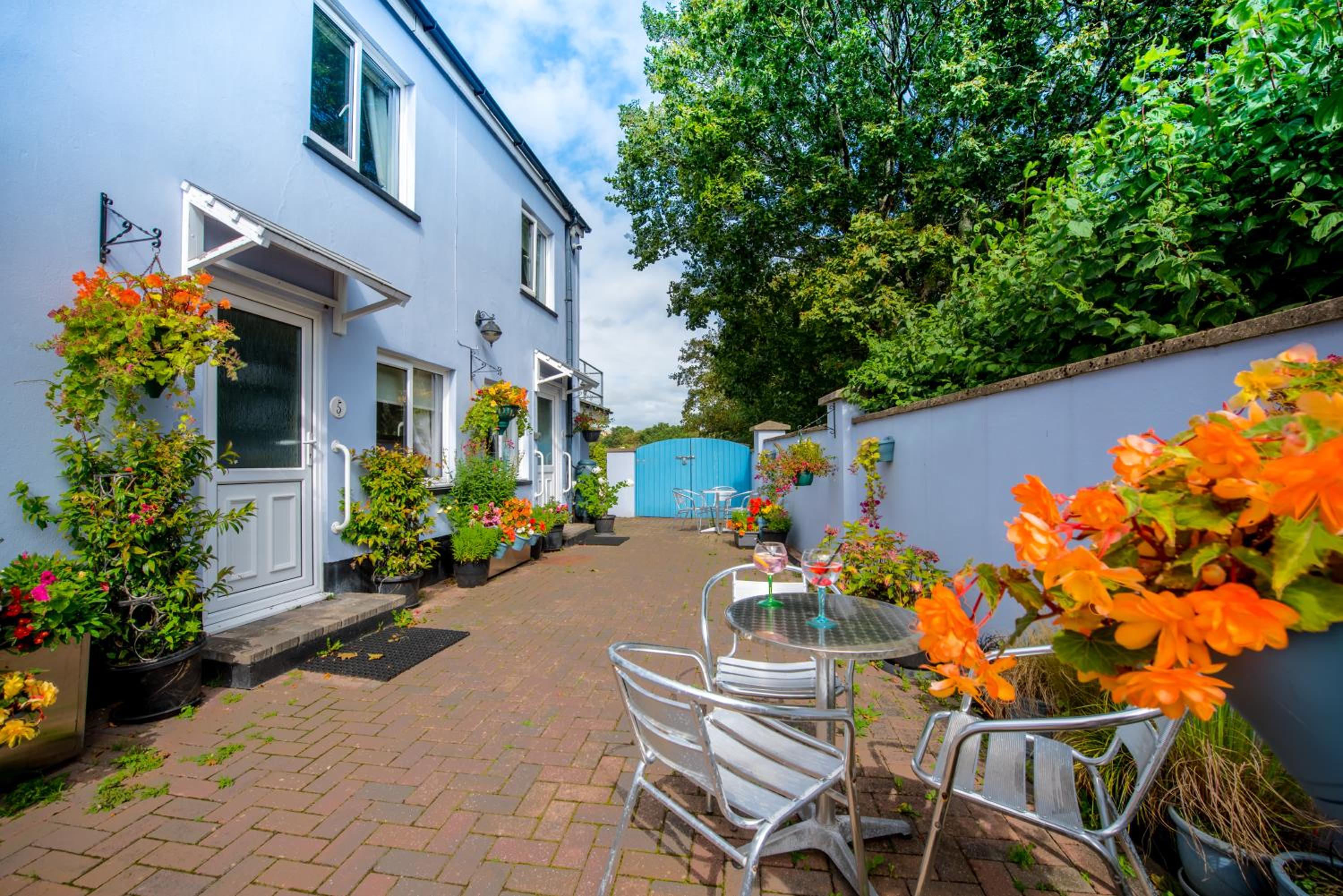 Pembroke Vacations - The Coach House Hotel - Property Image 4