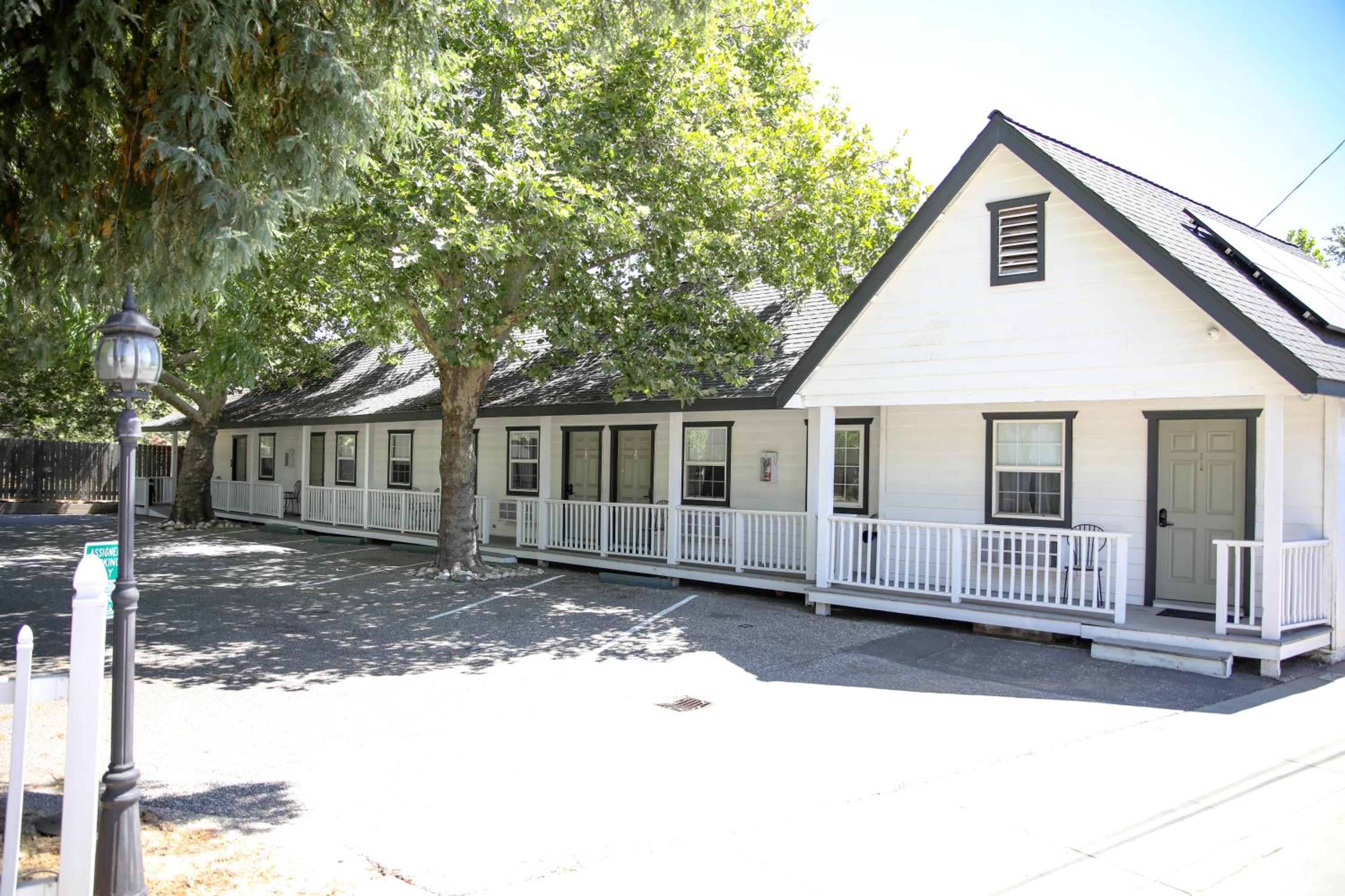 Grass Valley Vacations - Sierra Mountain Inn - Property Image 1