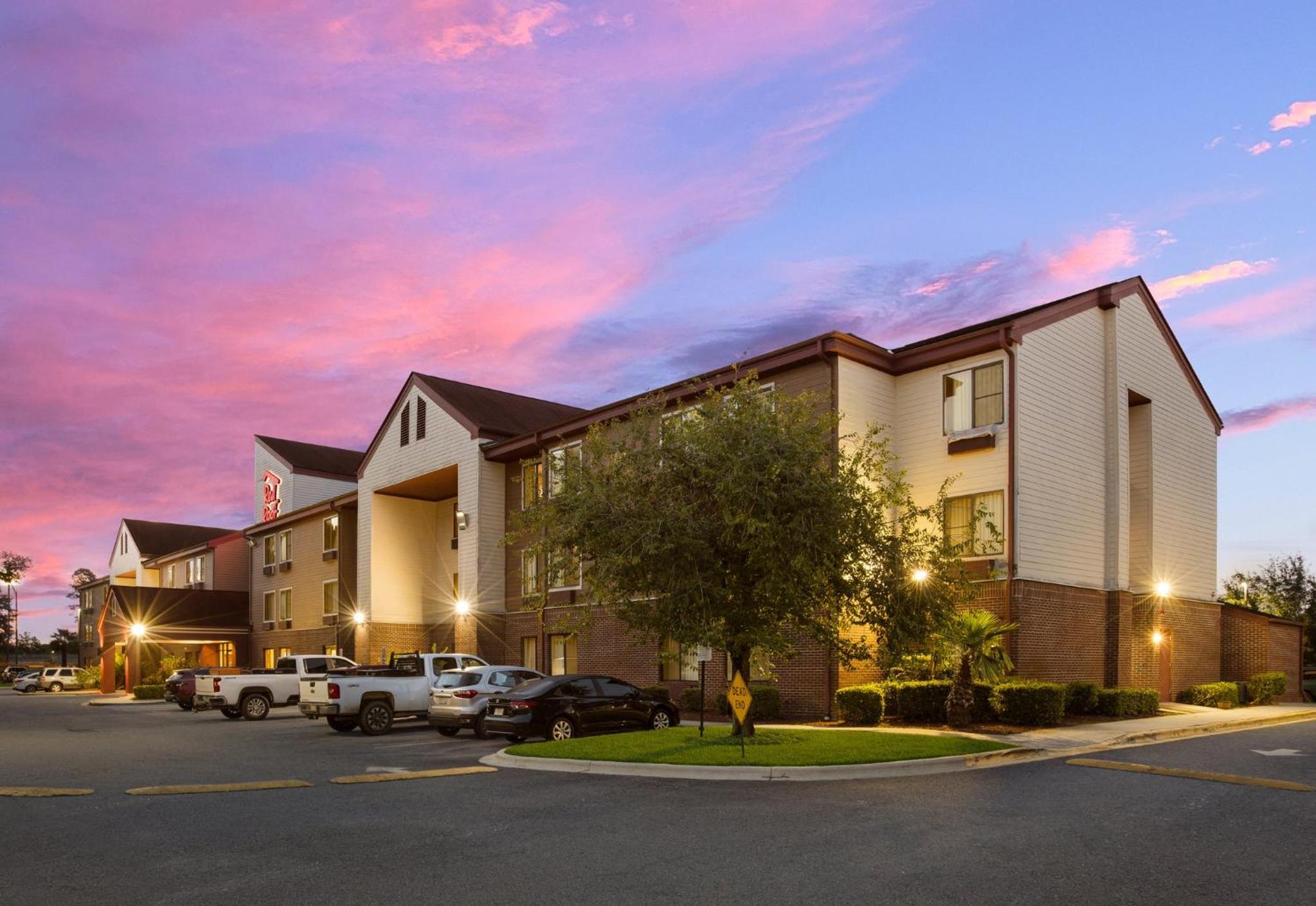 Red Roof Inn & Suites Savannah Airport view 5