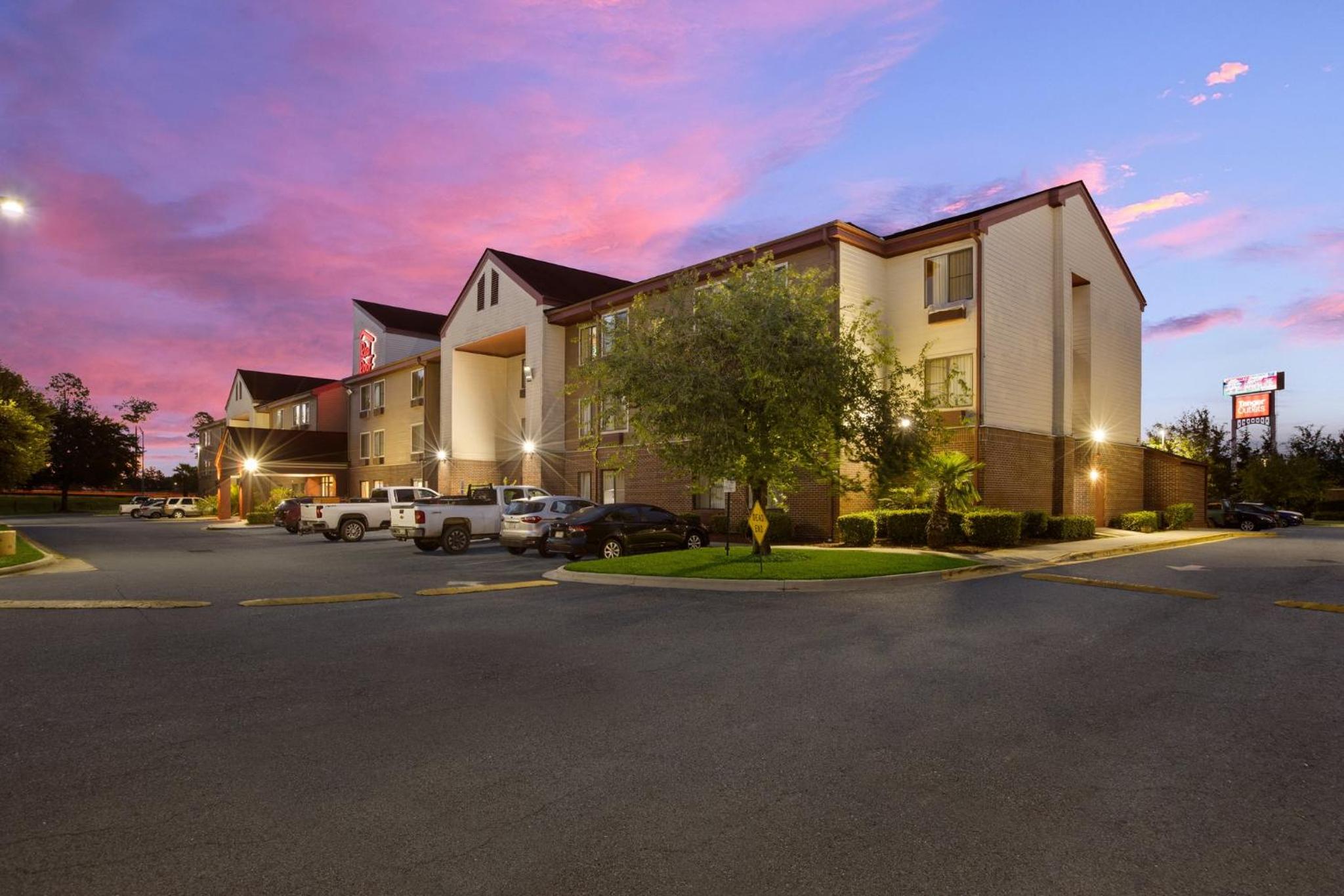 Red Roof Inn & Suites Savannah Airport view 4