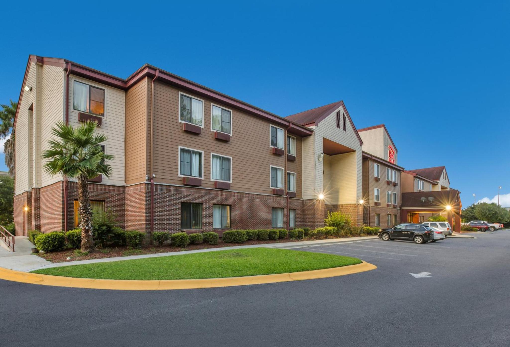 Red Roof Inn & Suites Savannah Airport view 3