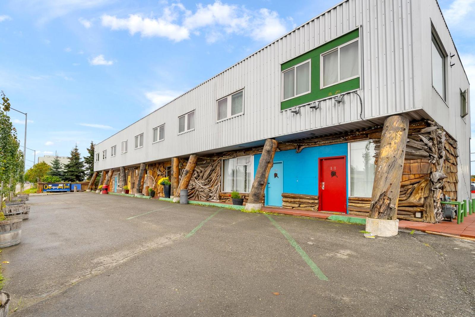 Hotel Qupqugiaq Inn - Image 1