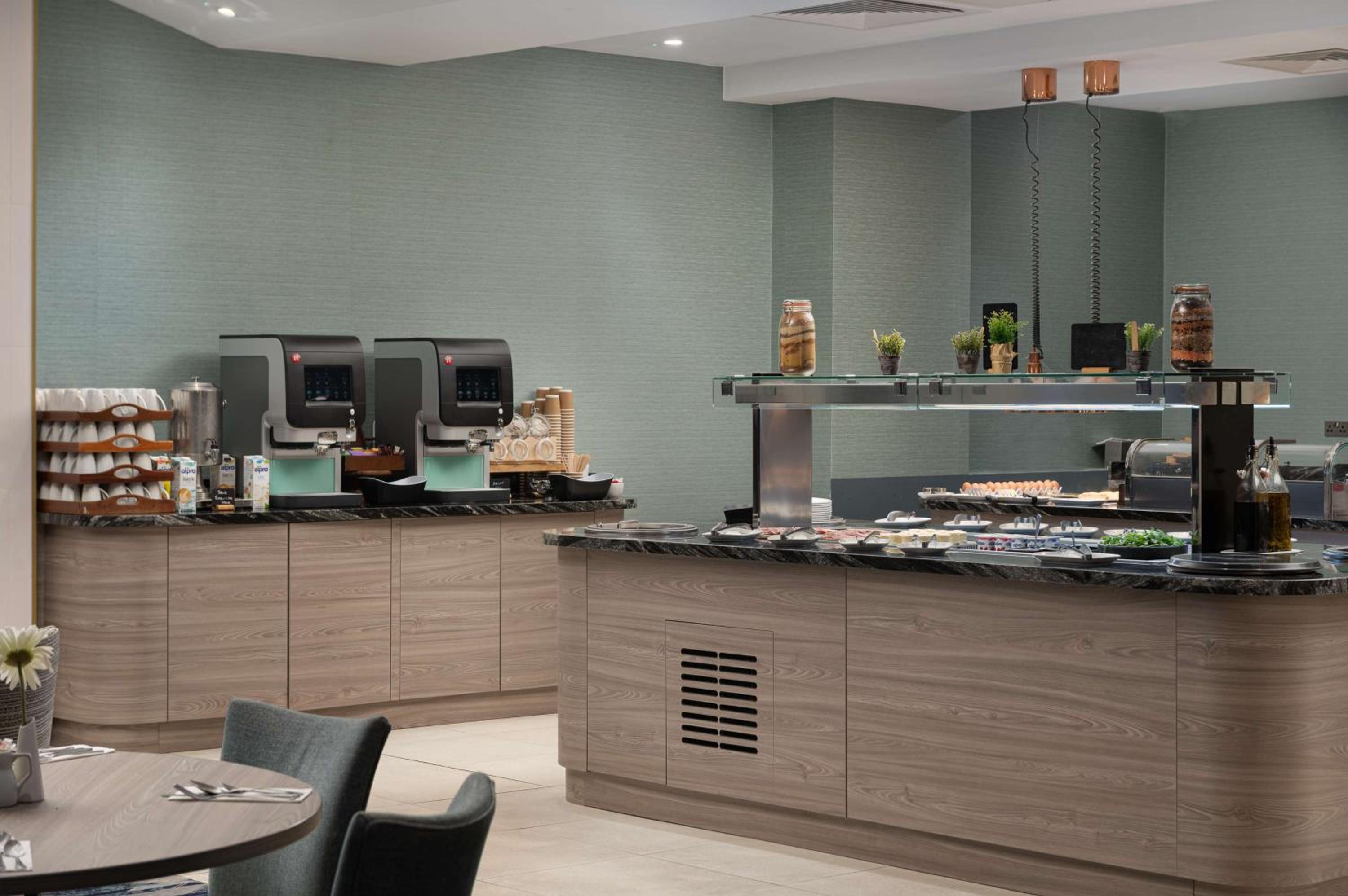 Horley Vacations - Hilton London Gatwick Airport - Property Image 9