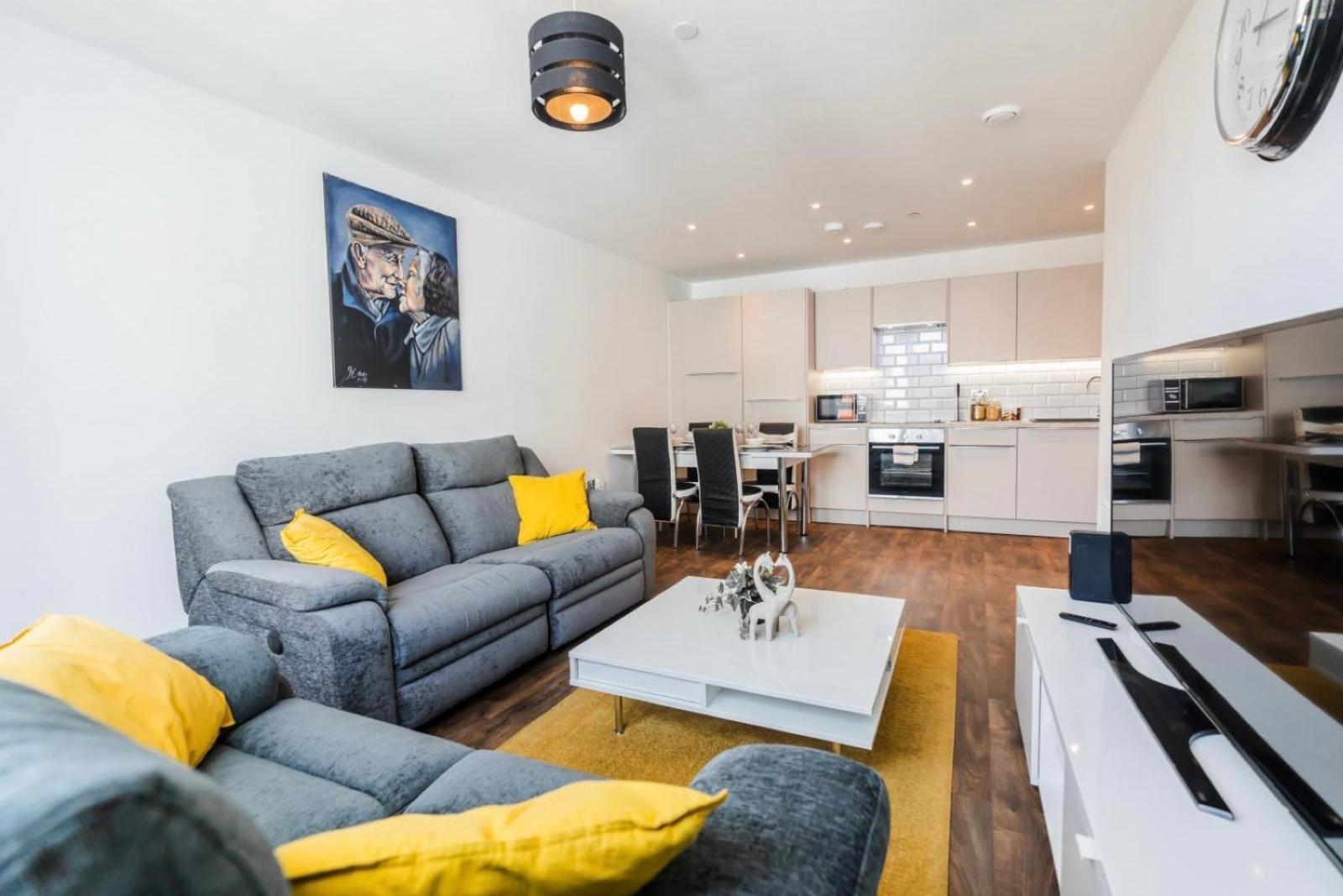 Contemporary 2 bedroom Apartment - Birmingham City Centre - Digbeth Bullring view 3