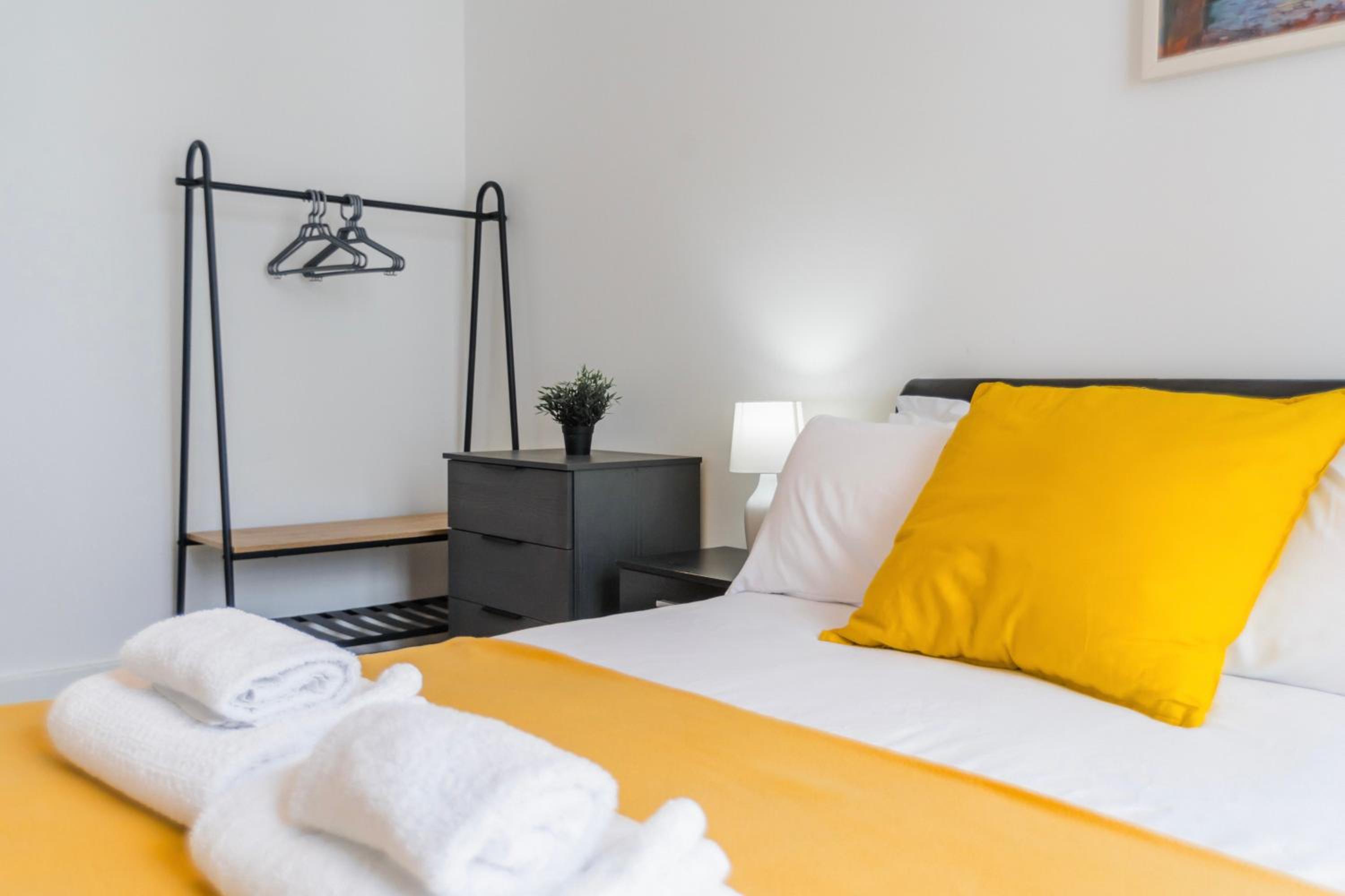 Contemporary 2 bedroom Apartment - Birmingham City Centre - Digbeth Bullring view 4