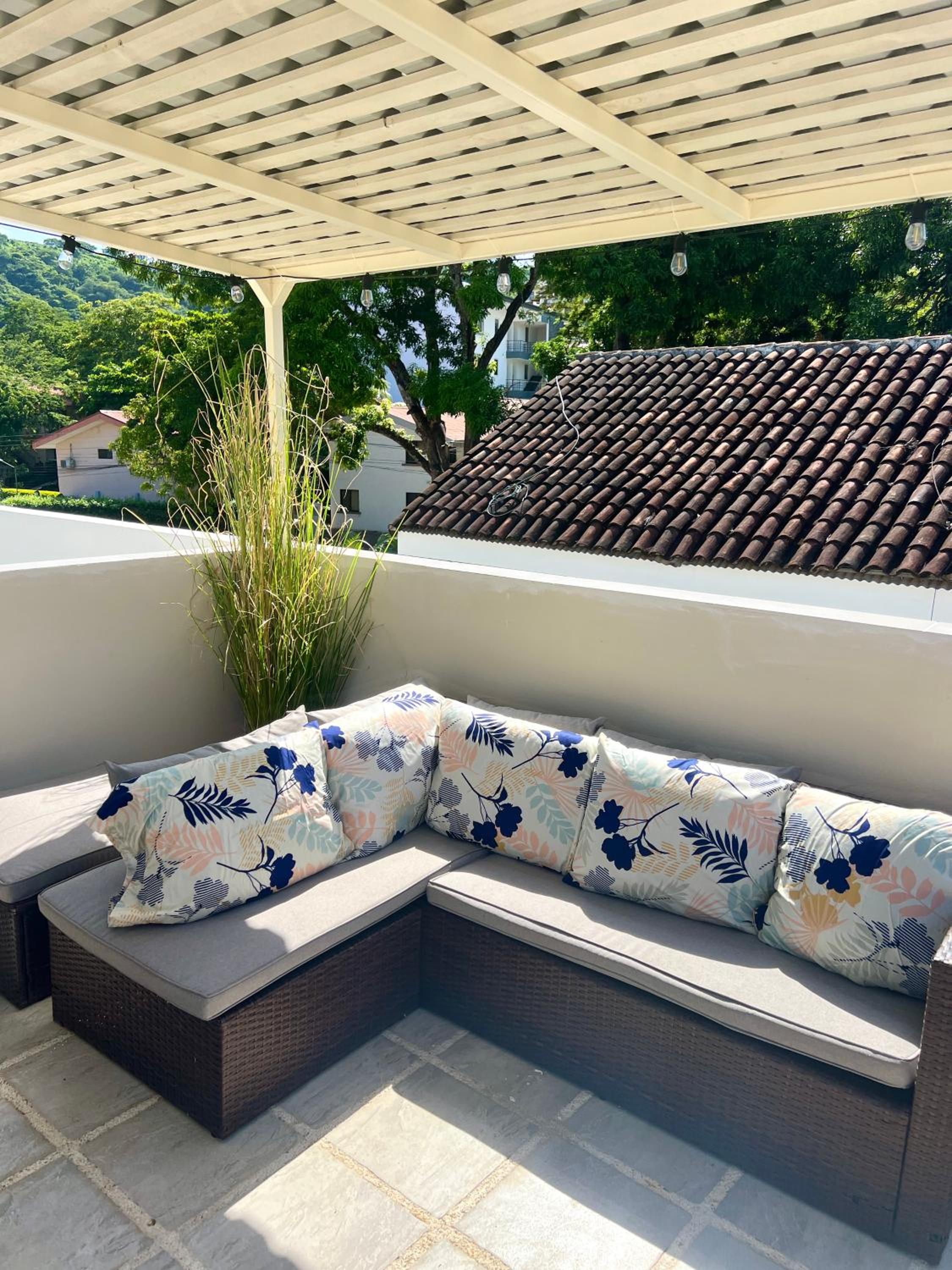 Charming condo with a rooftop, across beach