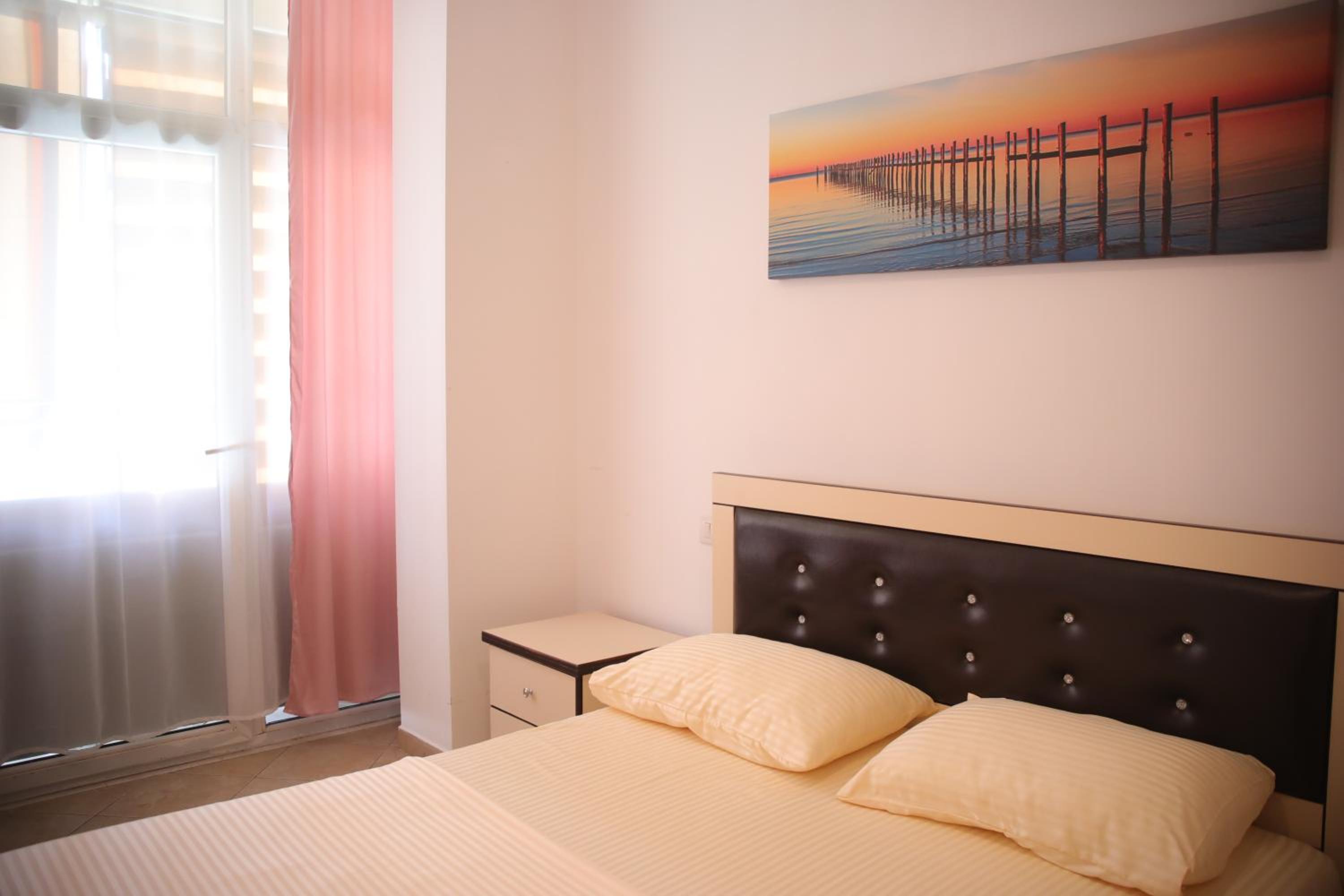 Pleasant apartment with free dedicated parking in Komuna e Parisit