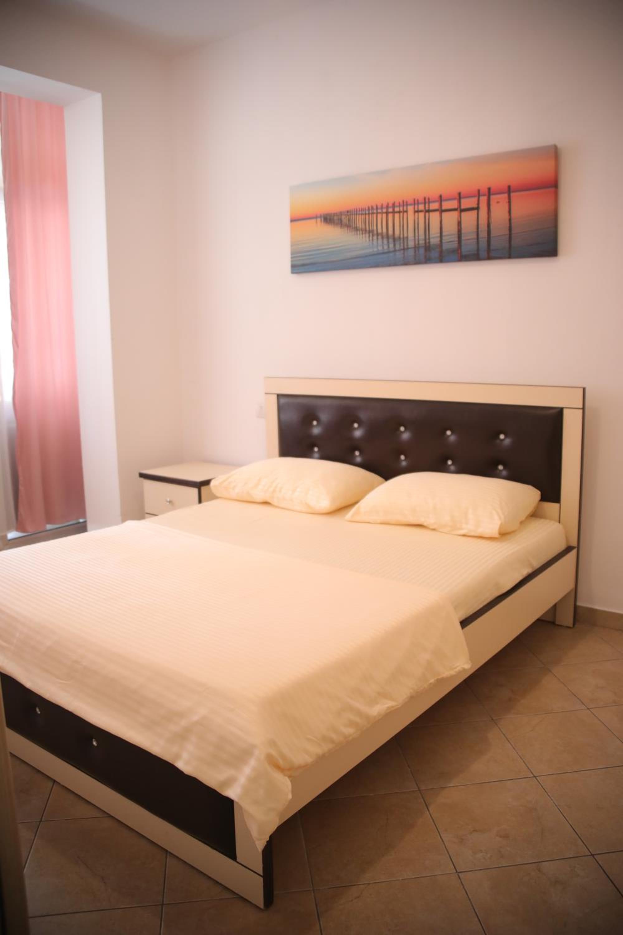 Pleasant apartment with free dedicated parking in Komuna e Parisit