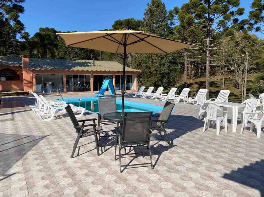 CHÁCARA C/ PISCINA, SALÃO DE FESTA E CHURRASQUEIRA