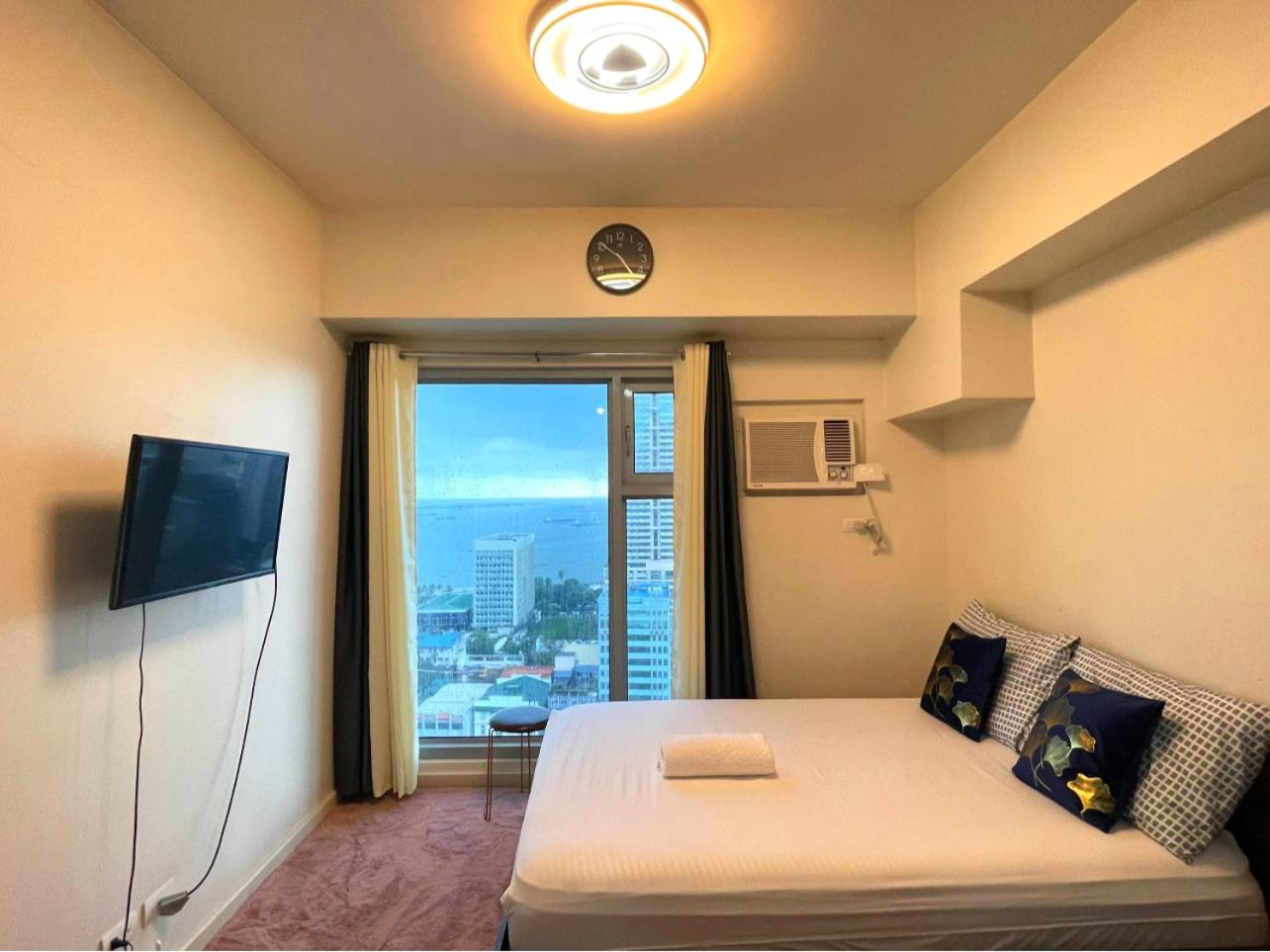 Condo in 8 ADRIATICO for Short-stay near UP Manila St Lukes & US Embassy view 4