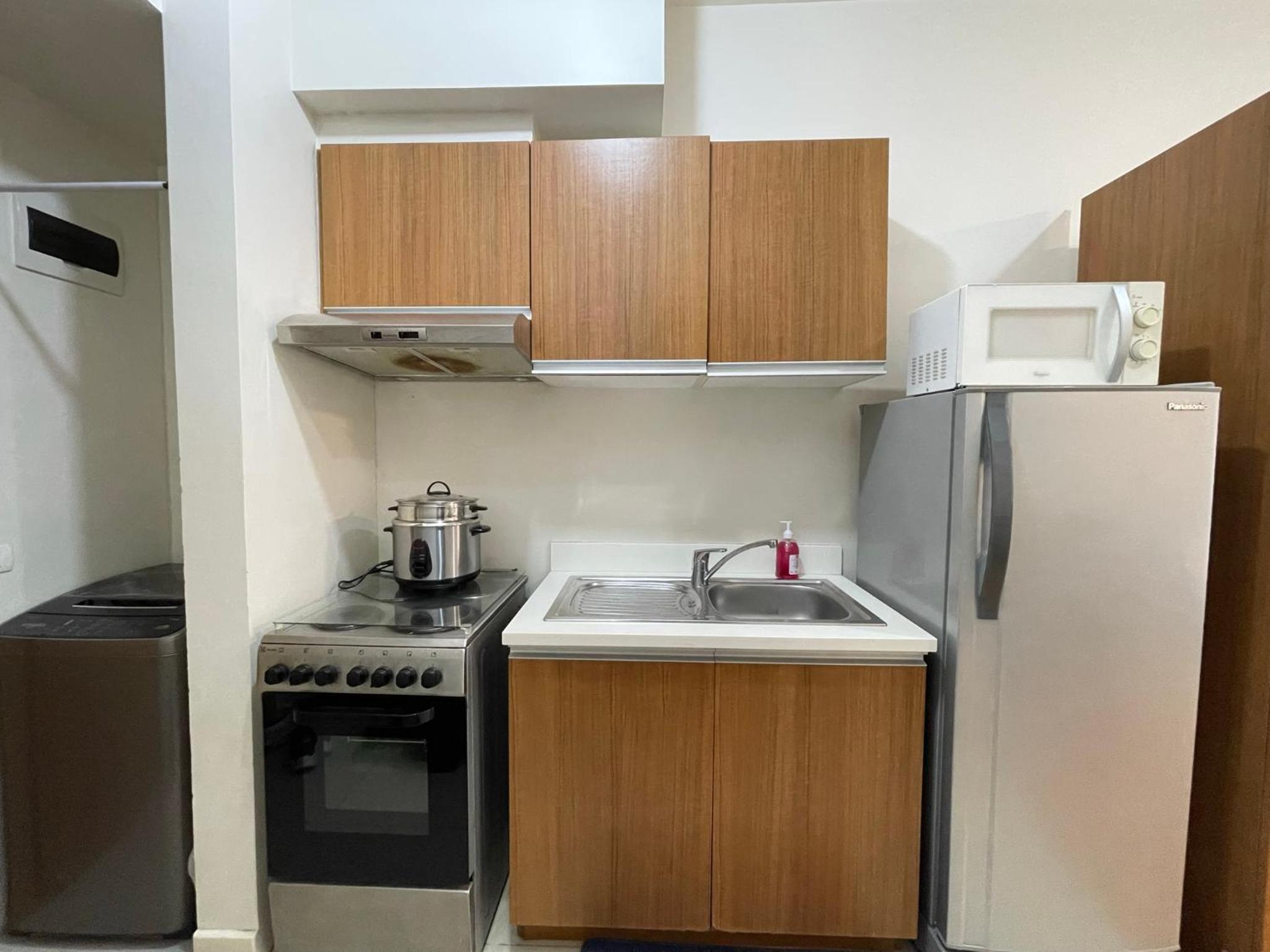 Condo in 8 ADRIATICO for Short-stay near UP Manila St Lukes & US Embassy view 5