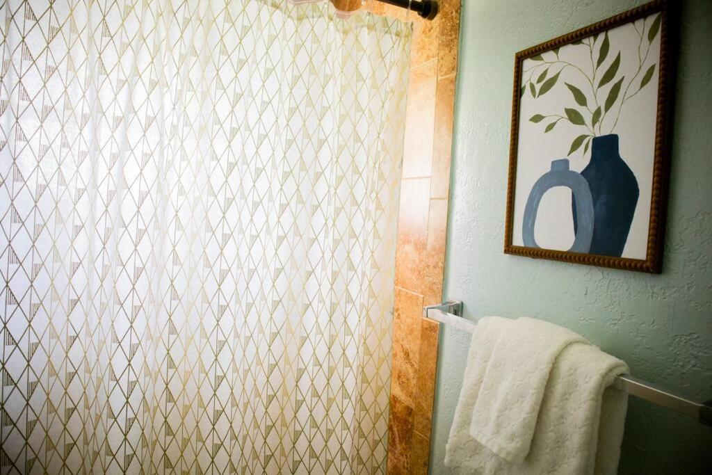 Cozy 2 Bedrooms near the Beach and Downtown Delray view 4