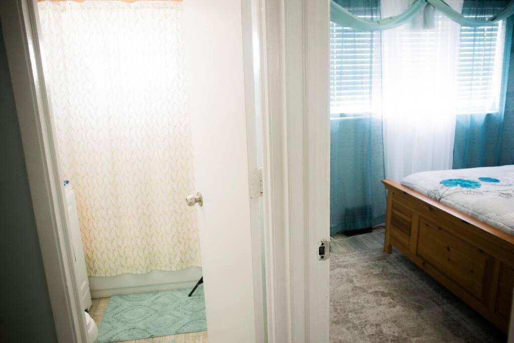 Cozy 2 Bedrooms near the Beach and Downtown Delray view 5