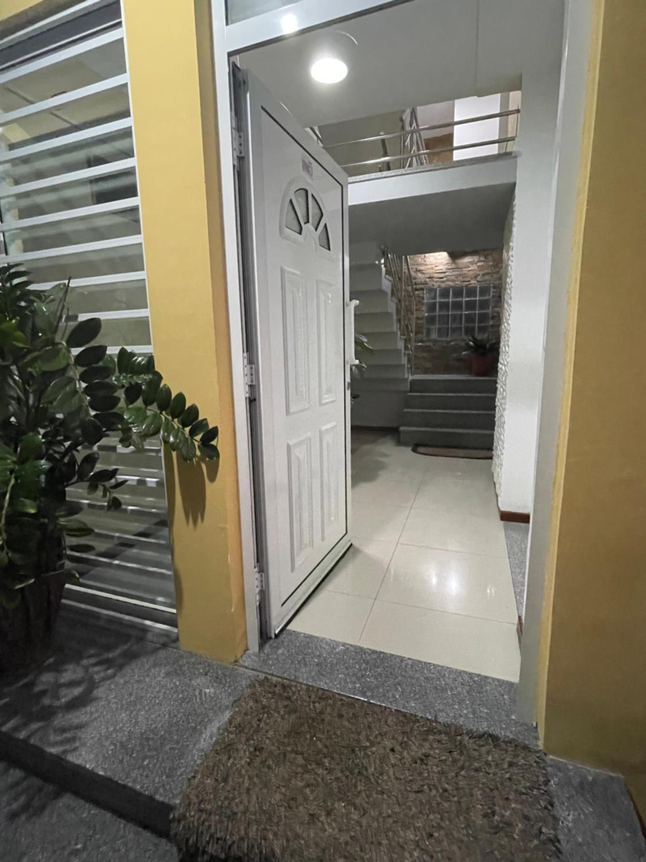Isa House - Private Rooms in a Shared Duplex