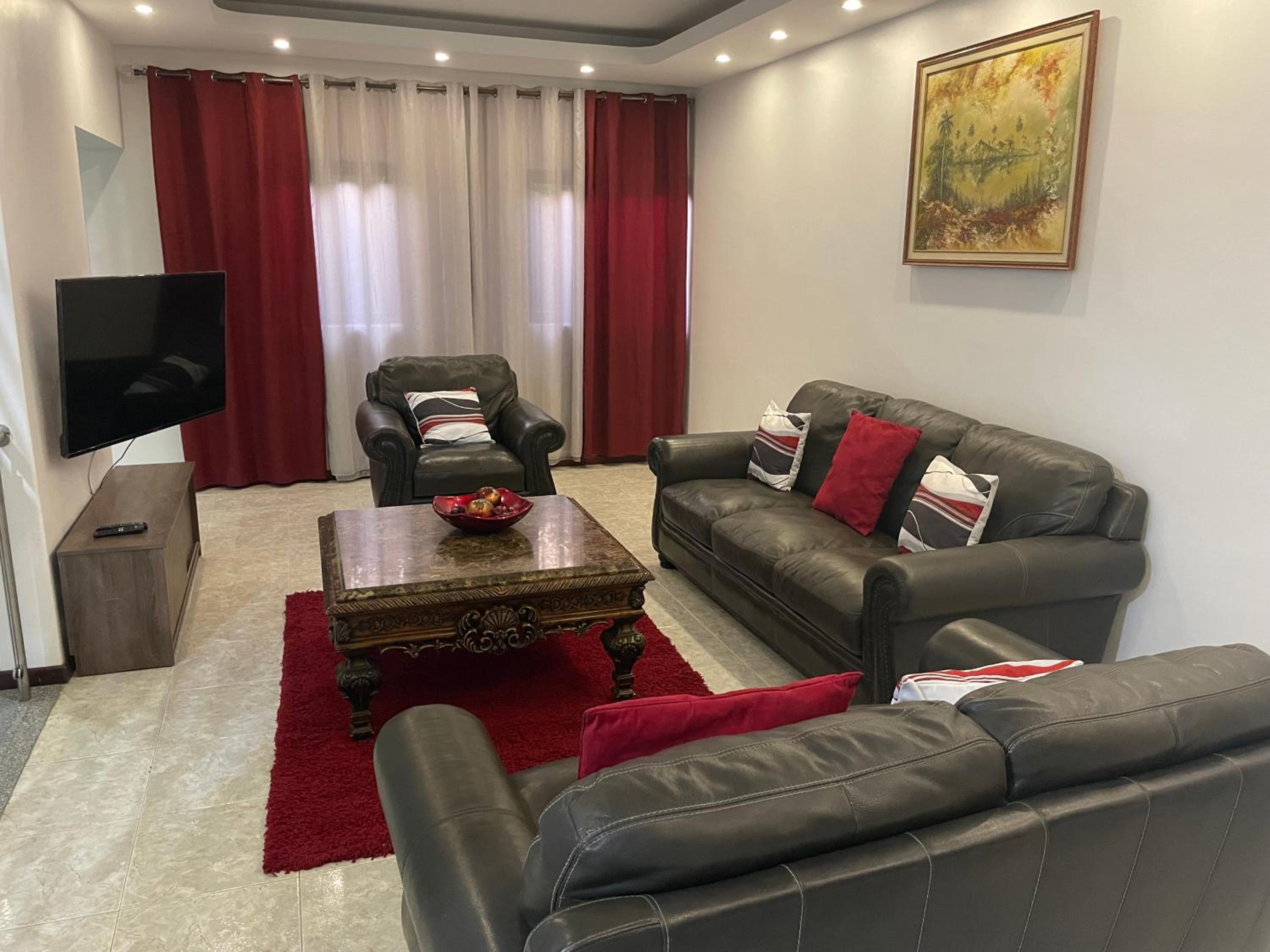Isa House - Private Rooms in a Shared Duplex