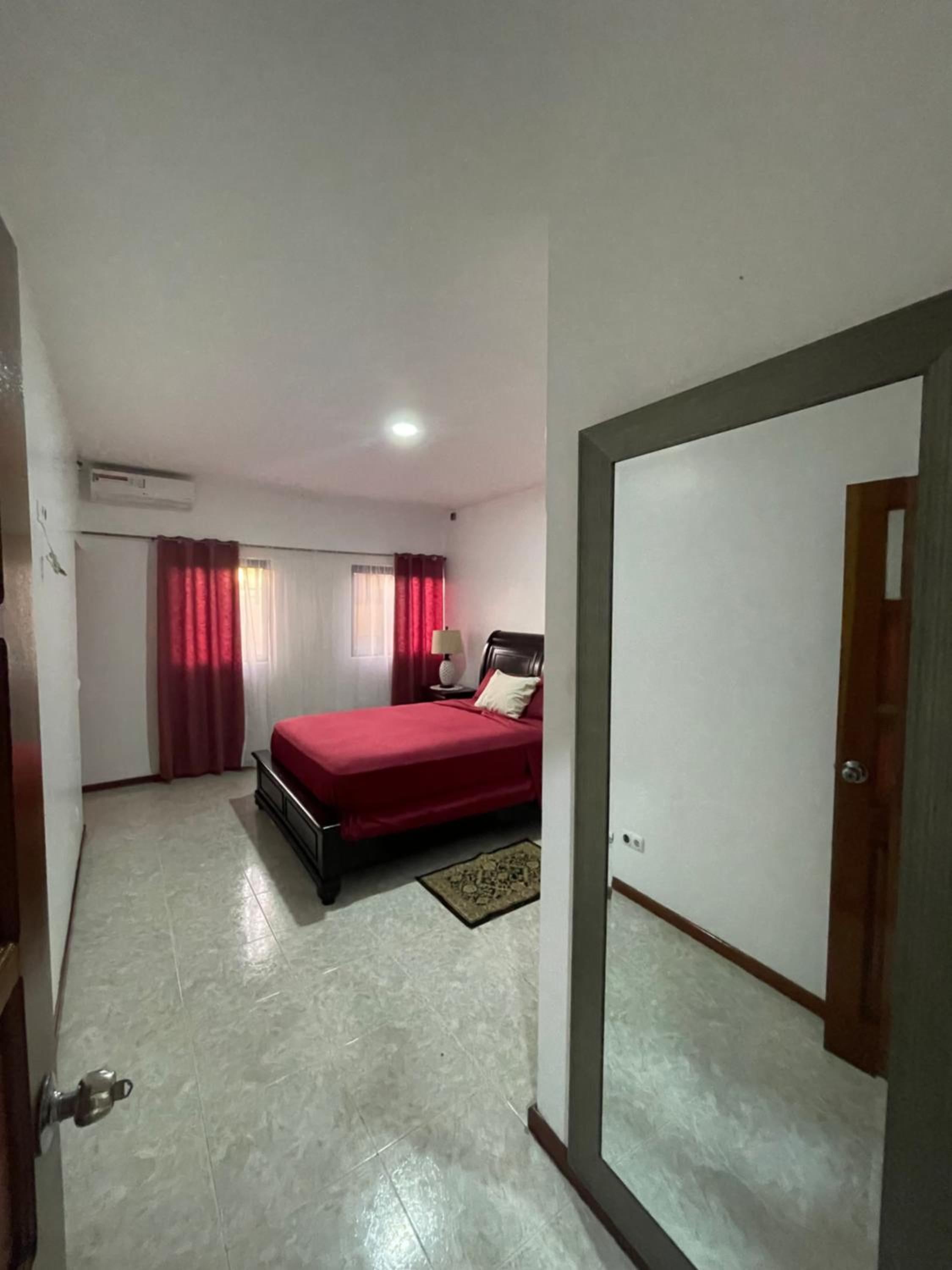 Isa House - Private Rooms in a Shared Duplex