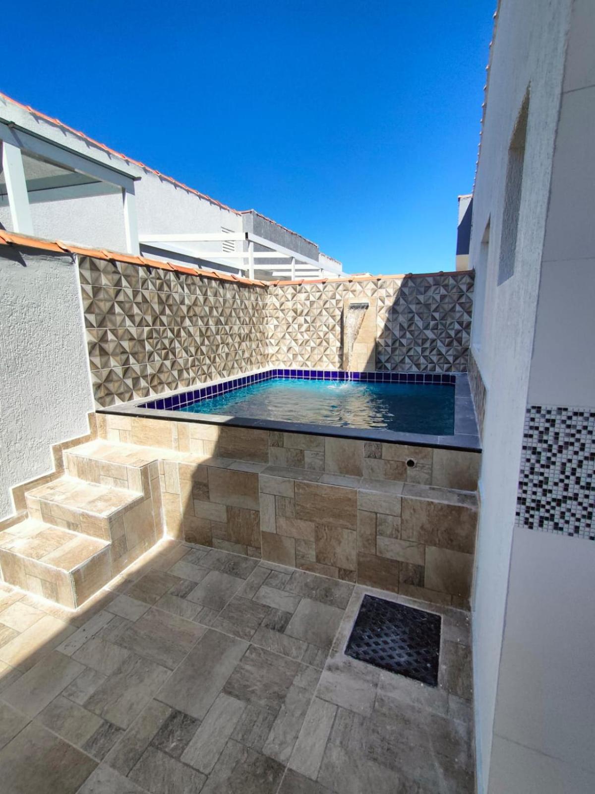 Casa com piscina em itanhaem