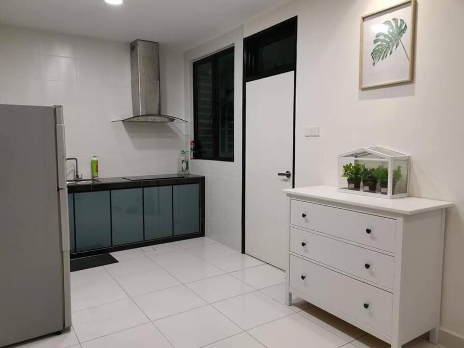3room2carpark jb center kempas setia tropika