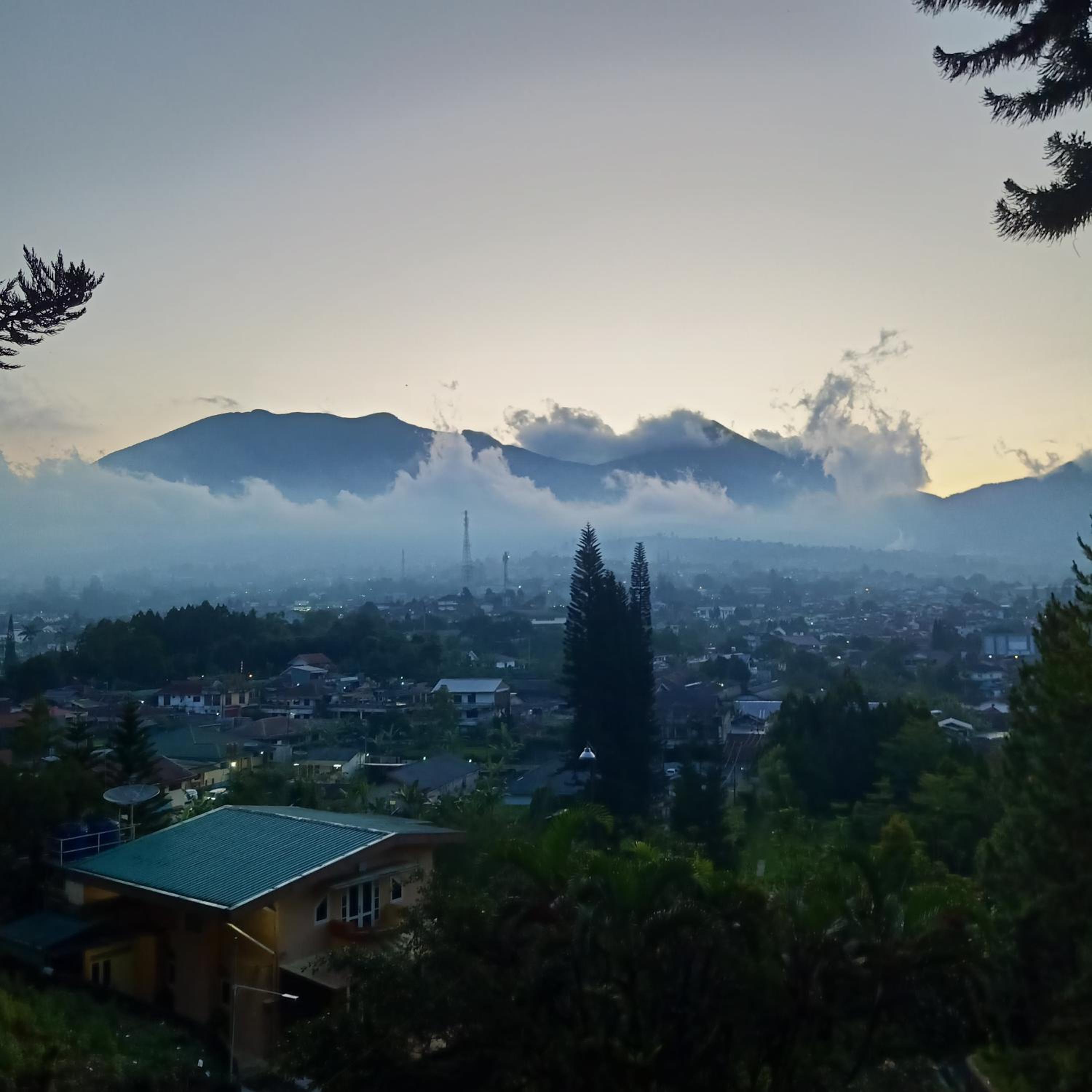 Glamping ReaVeeCafe Puncak