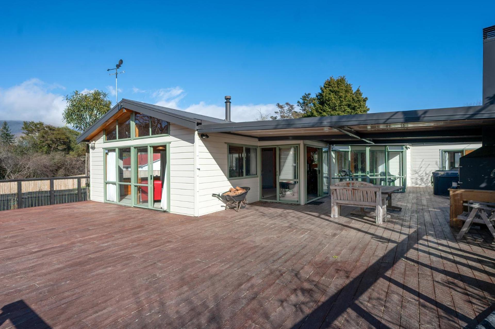 Tongariro Lookout - Turangi Holiday Home view 2
