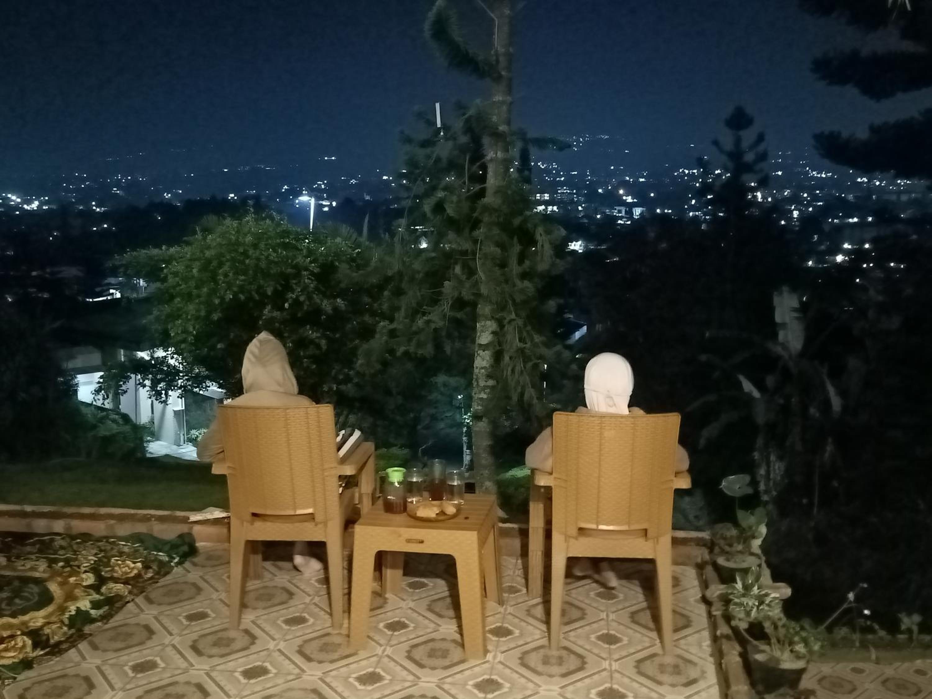 Glamping ReaVeeCafe Puncak