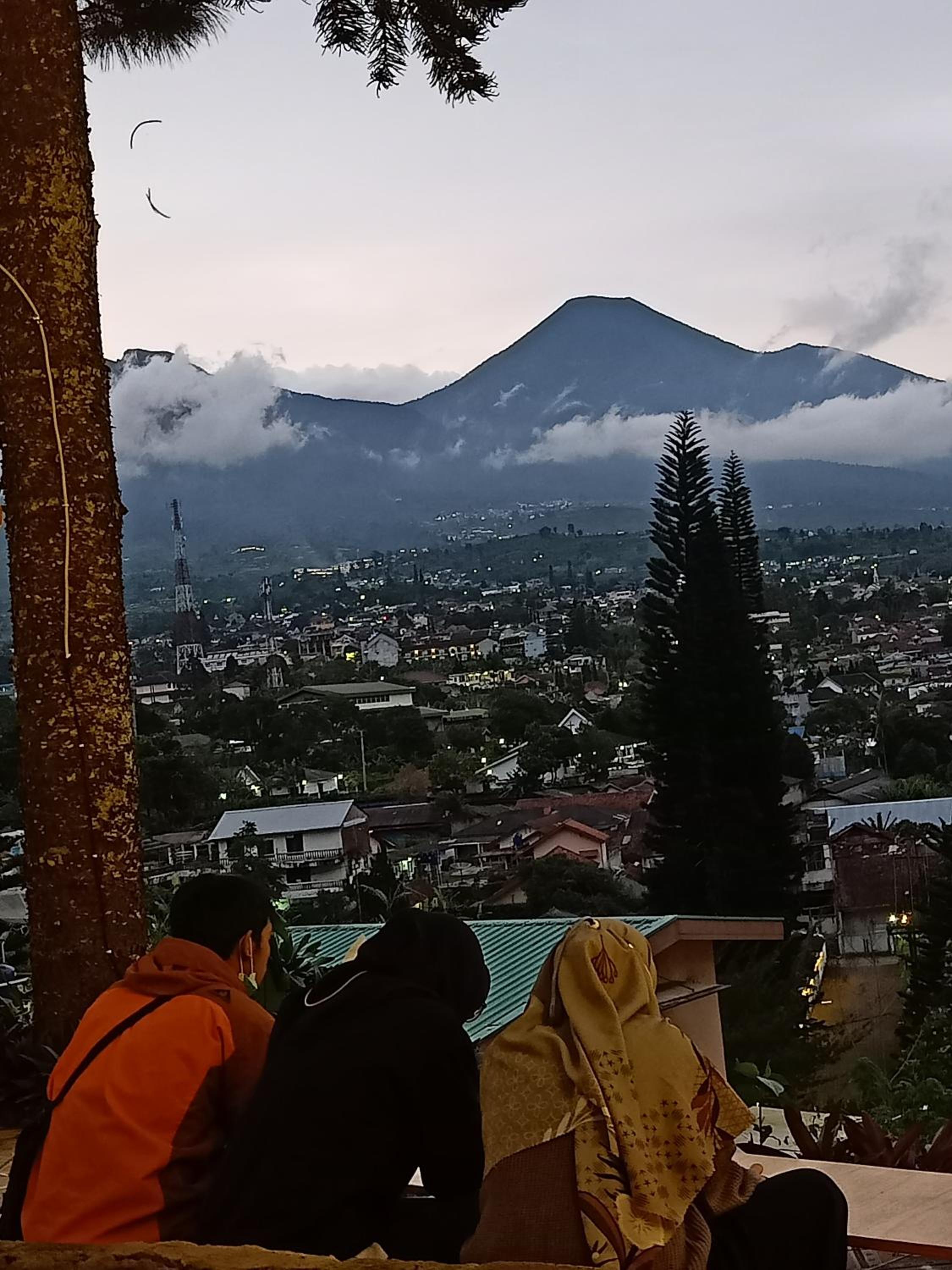 Glamping ReaVeeCafe Puncak
