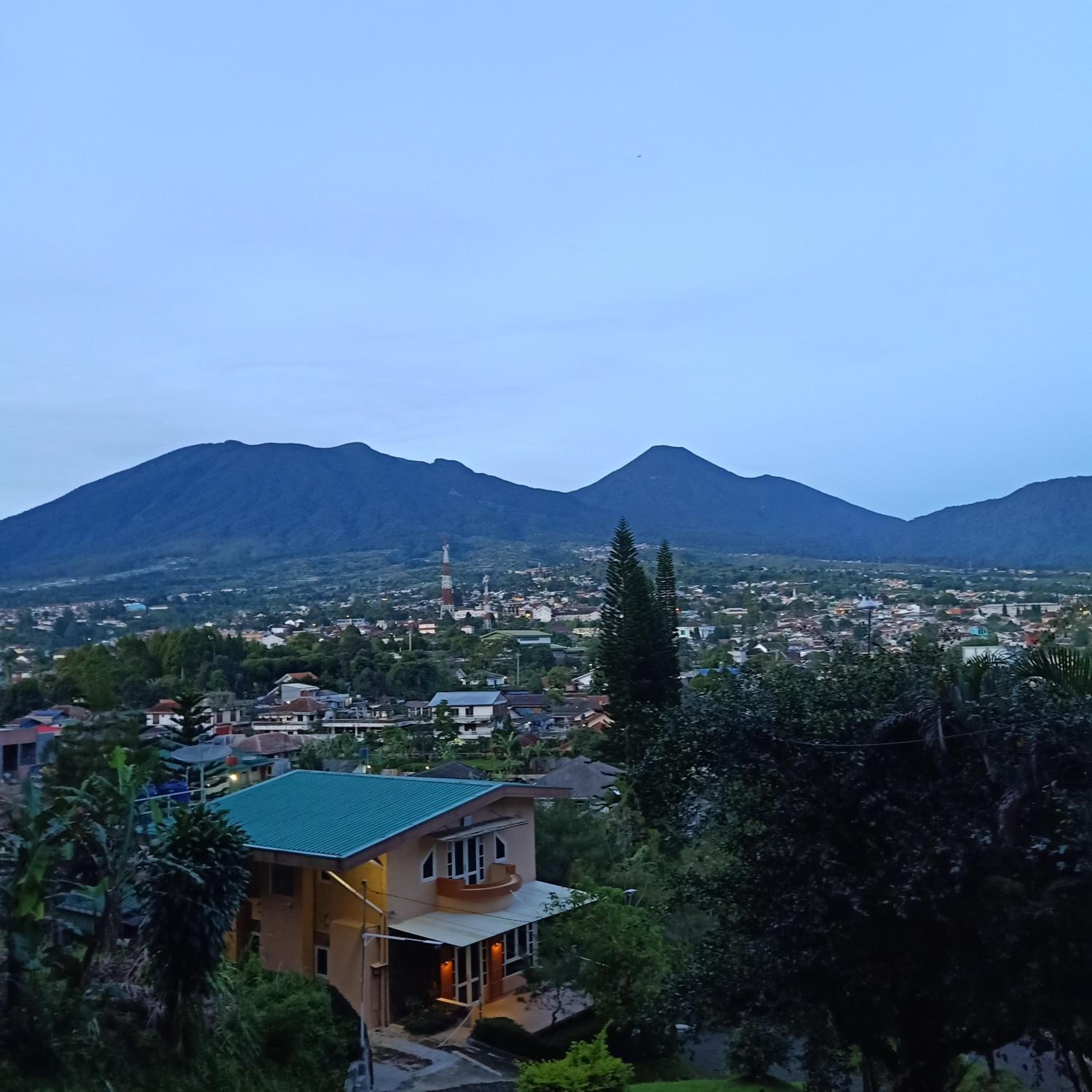 Glamping ReaVeeCafe Puncak