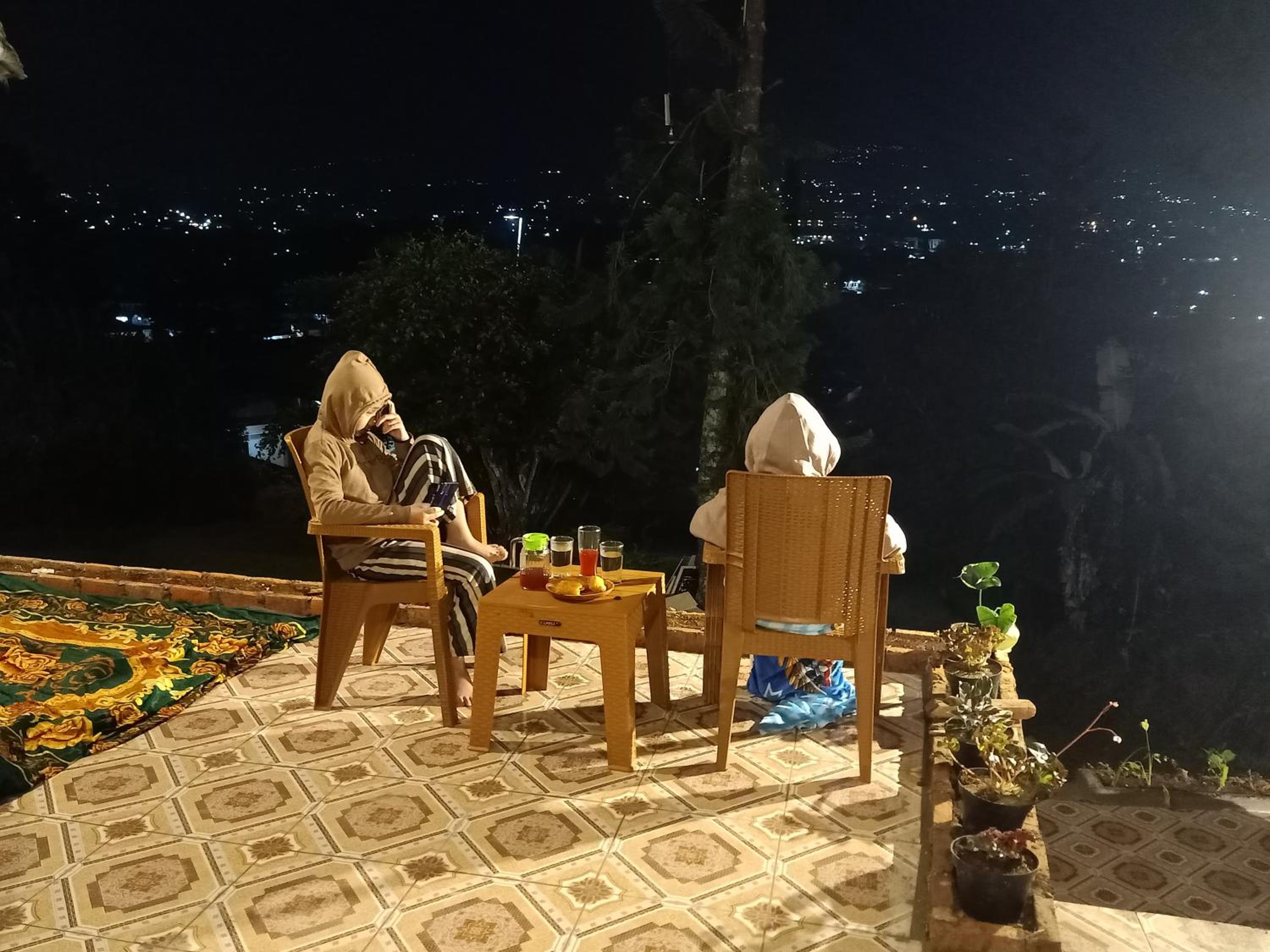 Glamping ReaVeeCafe Puncak