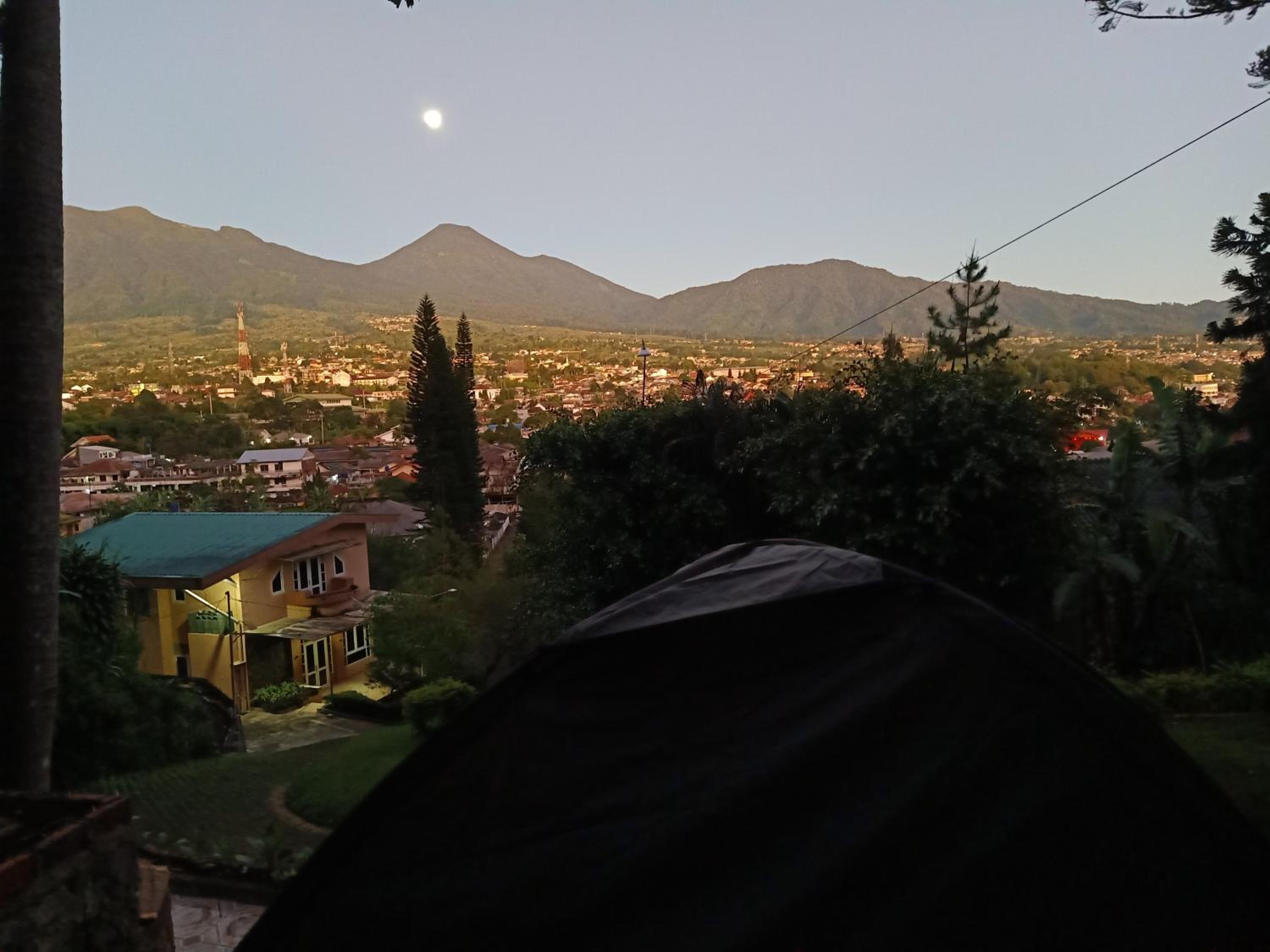Glamping ReaVeeCafe Puncak