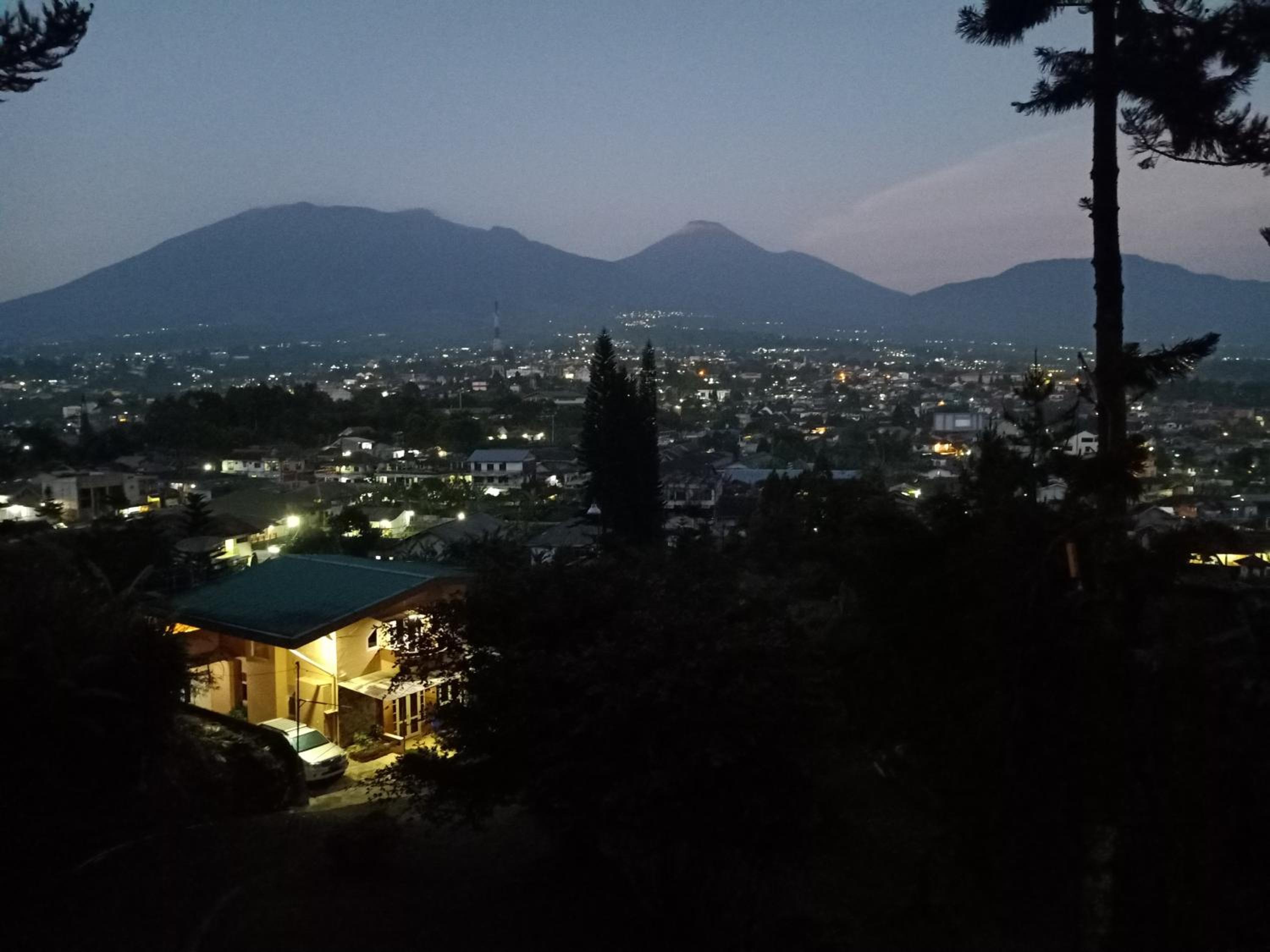 Glamping ReaVeeCafe Puncak