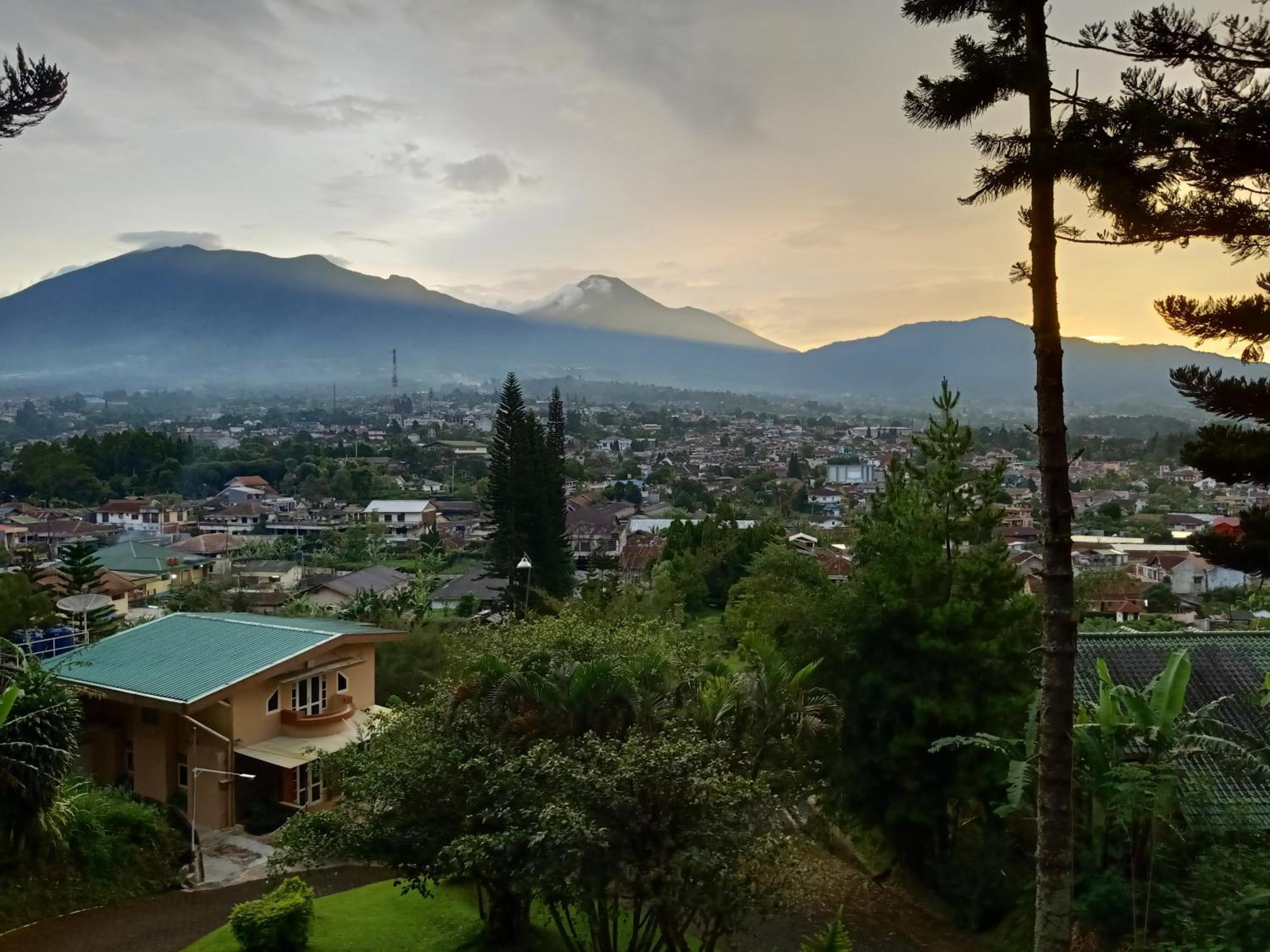 Glamping ReaVeeCafe Puncak