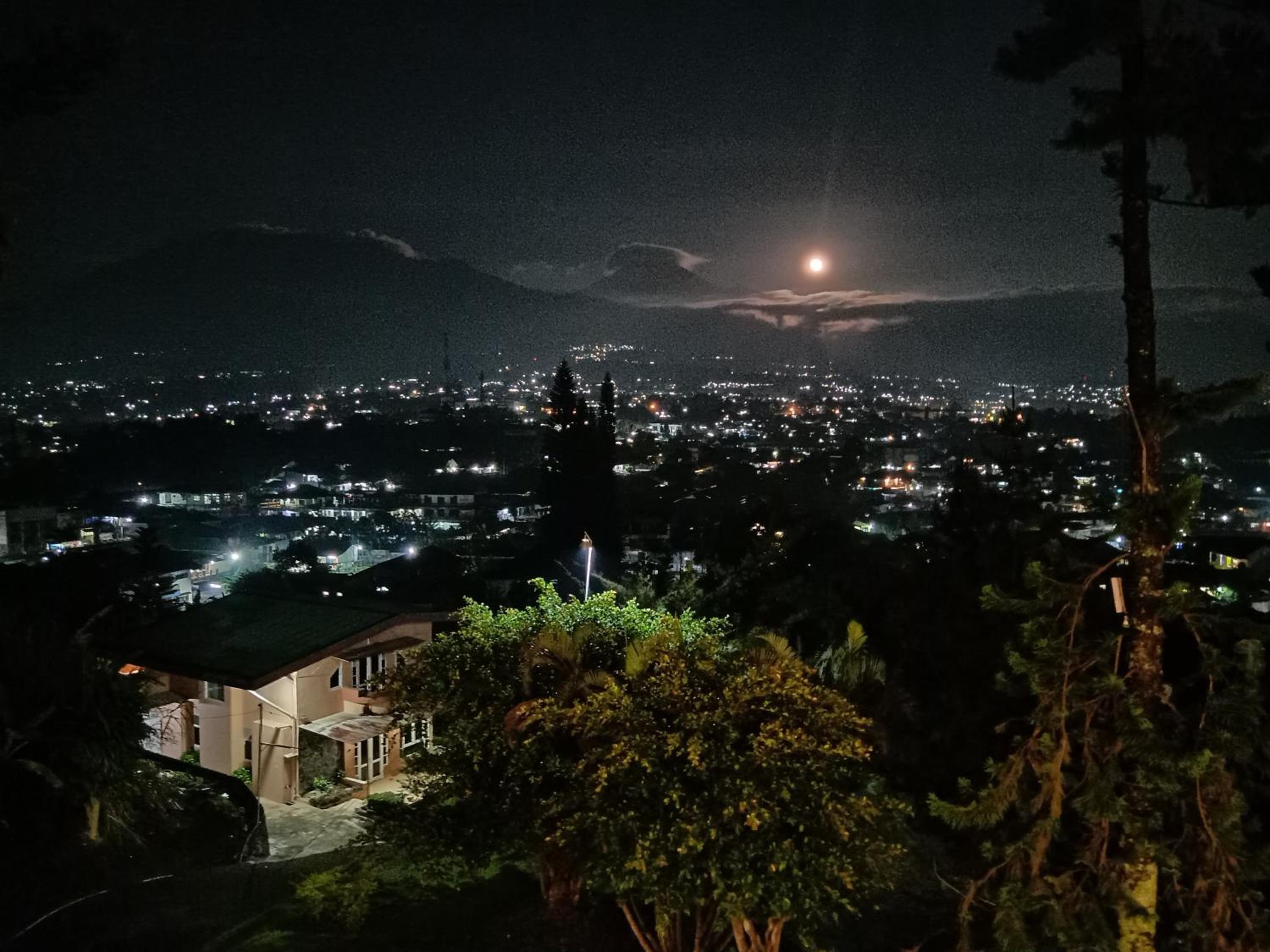 Glamping ReaVeeCafe Puncak