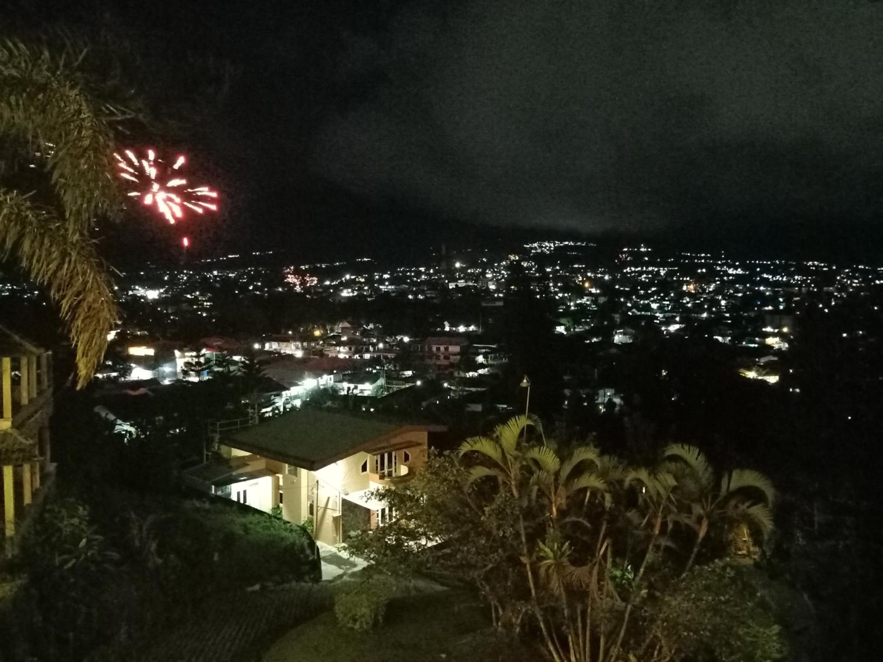 Glamping ReaVeeCafe Puncak