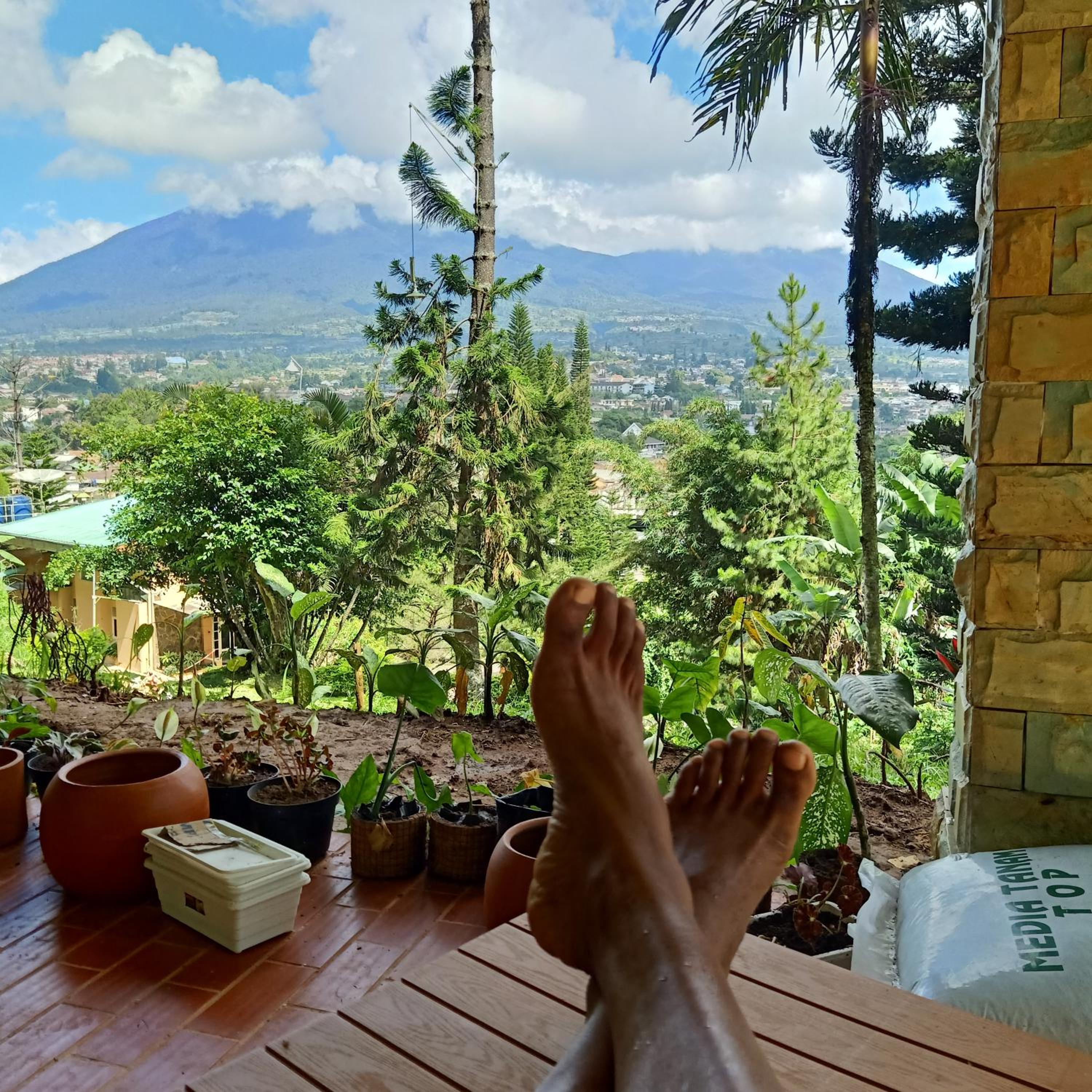 Glamping ReaVeeCafe Puncak