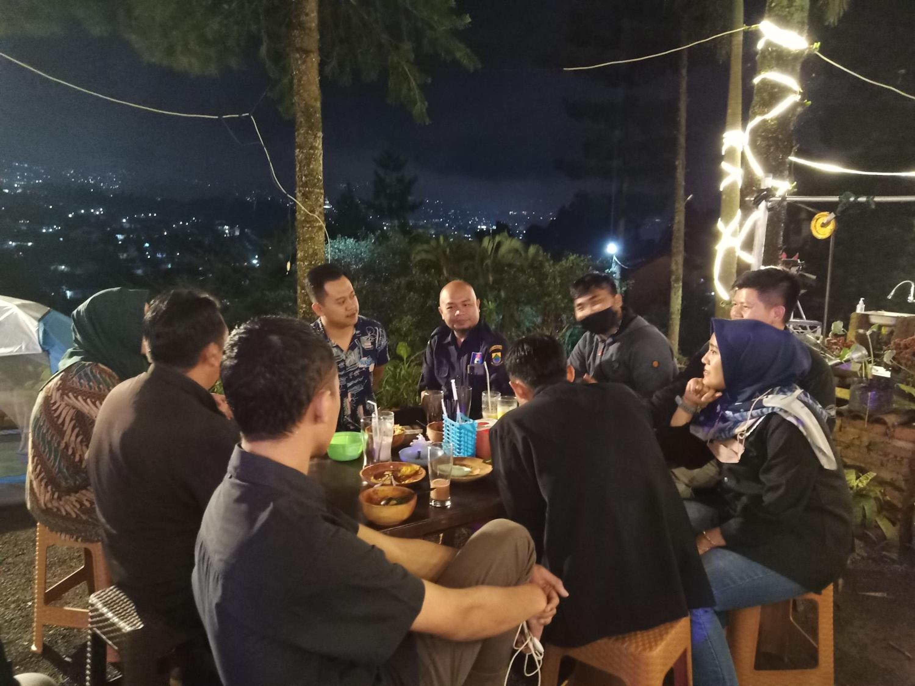 Glamping ReaVeeCafe Puncak