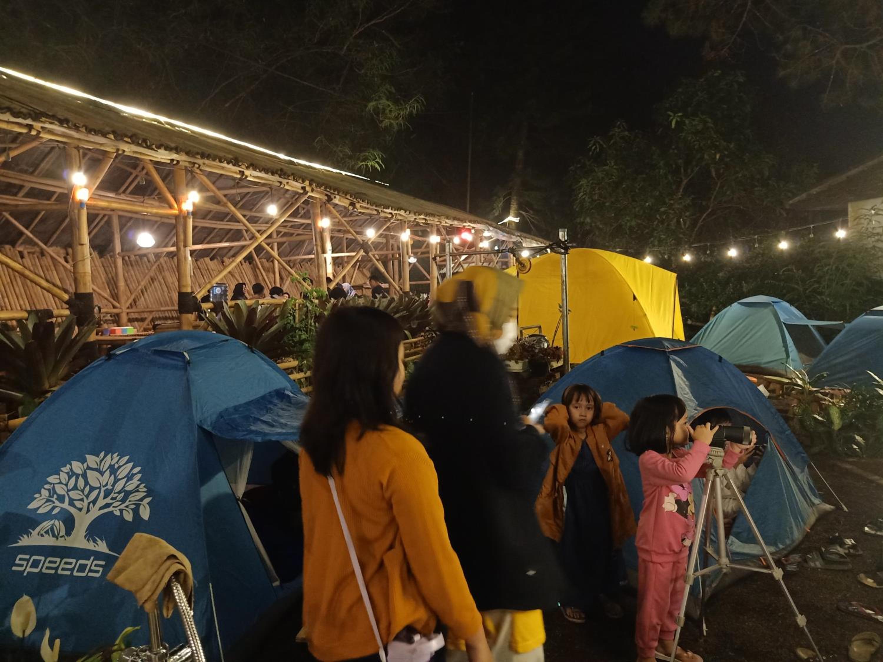 Glamping ReaVeeCafe Puncak