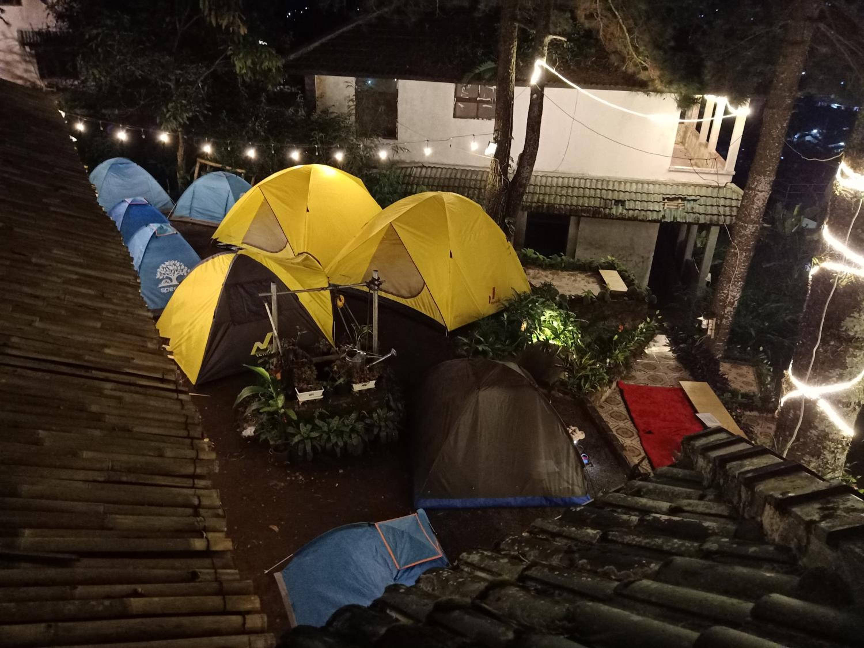 Glamping ReaVeeCafe Puncak