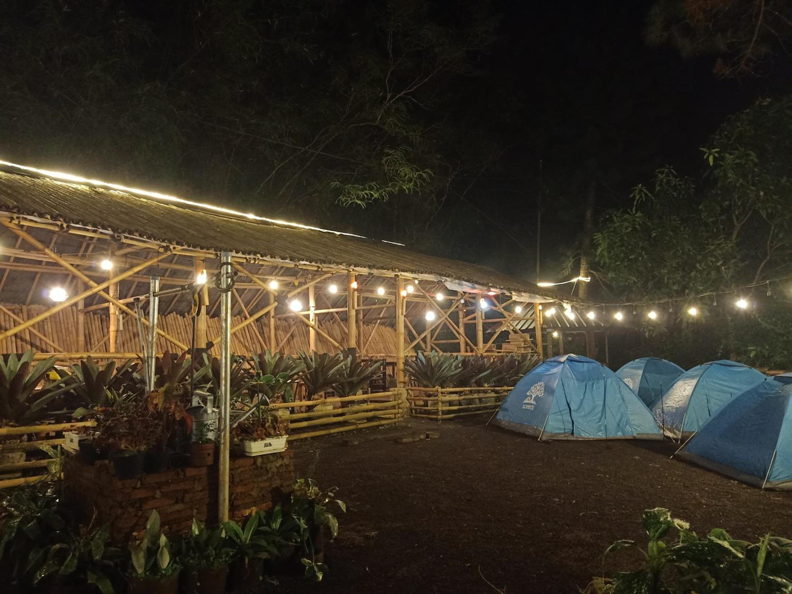 Glamping ReaVeeCafe Puncak