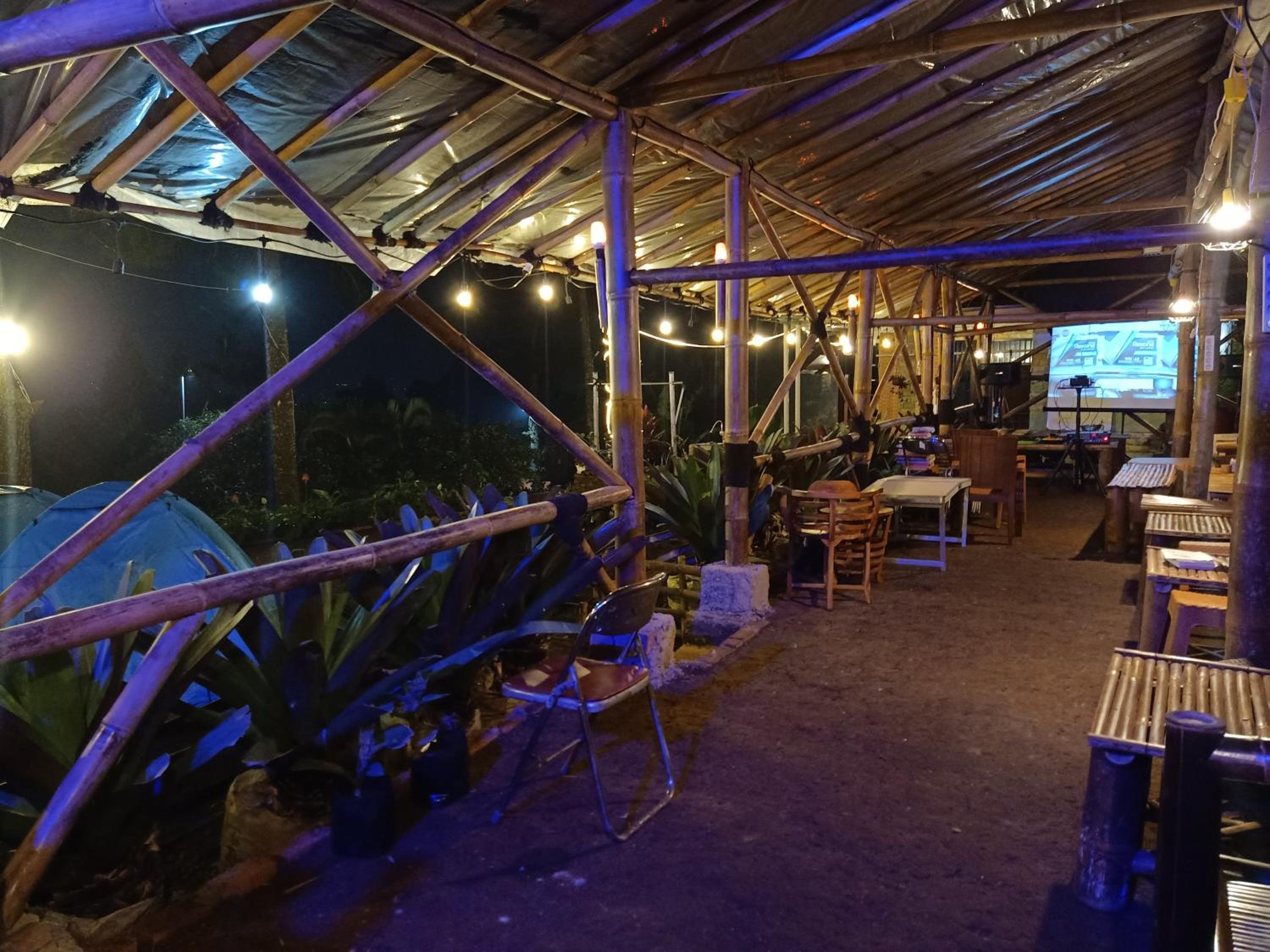 Glamping ReaVeeCafe Puncak