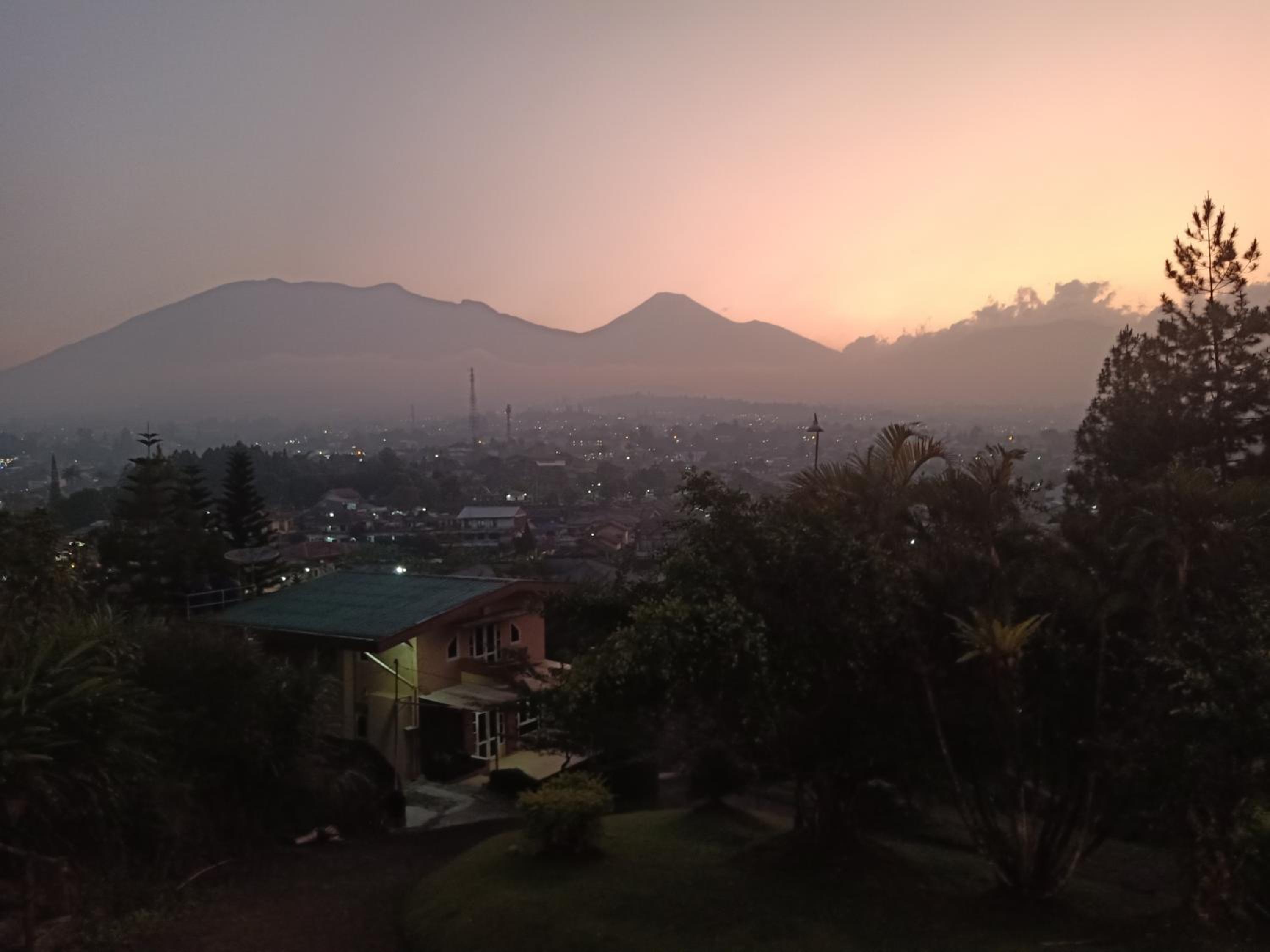 Glamping ReaVeeCafe Puncak