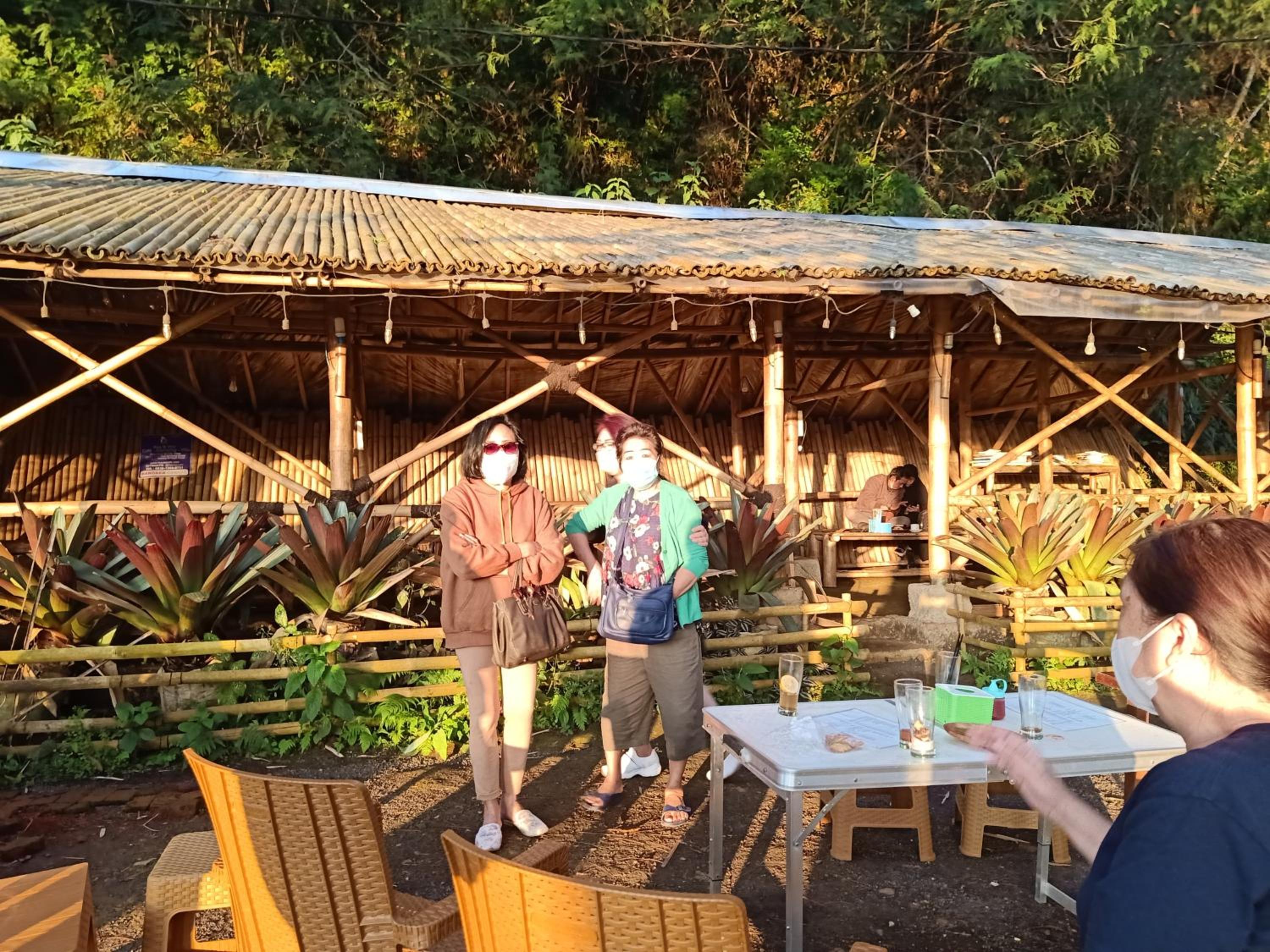Glamping ReaVeeCafe Puncak