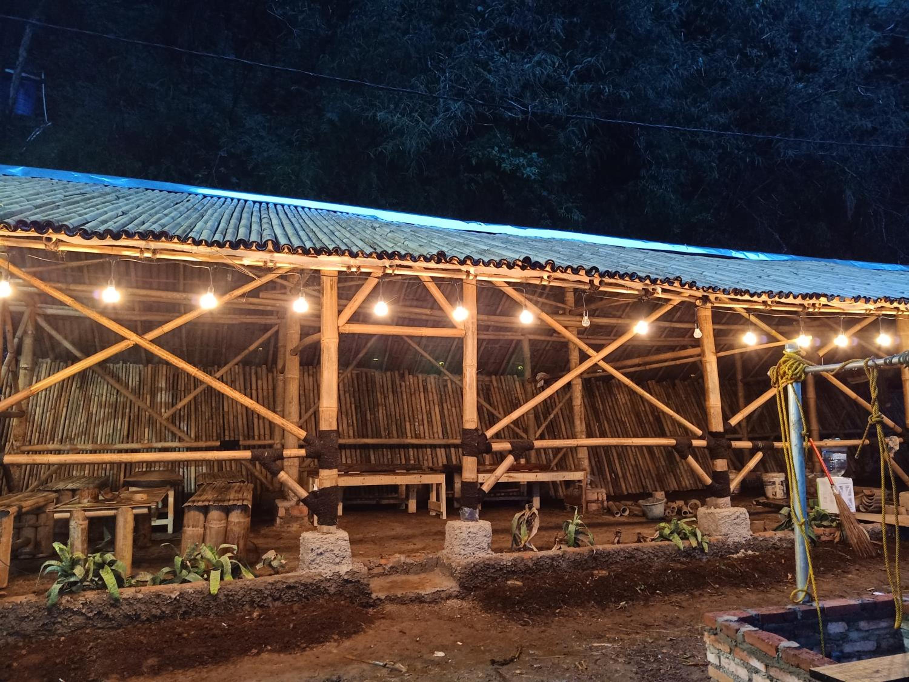 Glamping ReaVeeCafe Puncak
