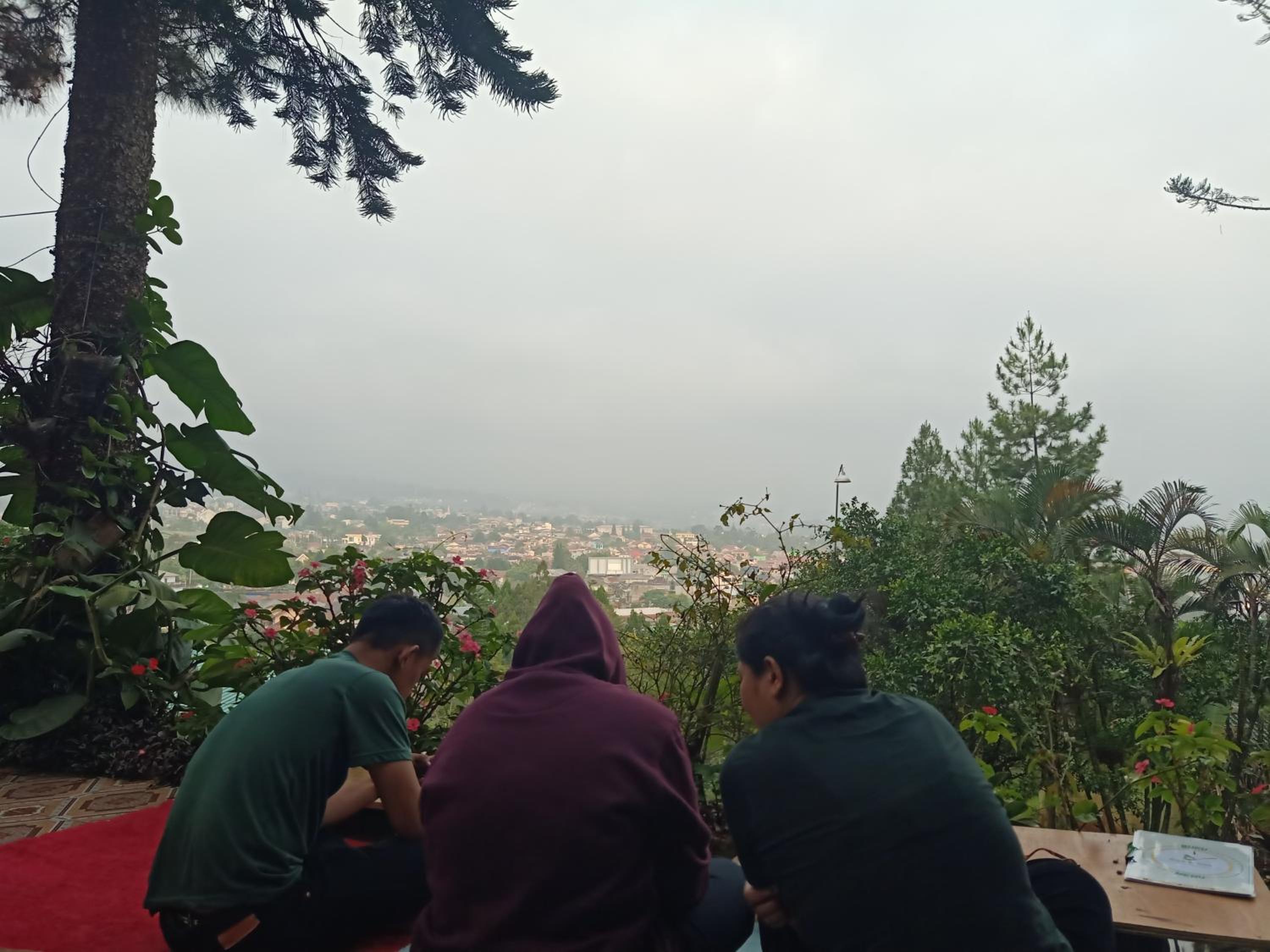 Glamping ReaVeeCafe Puncak