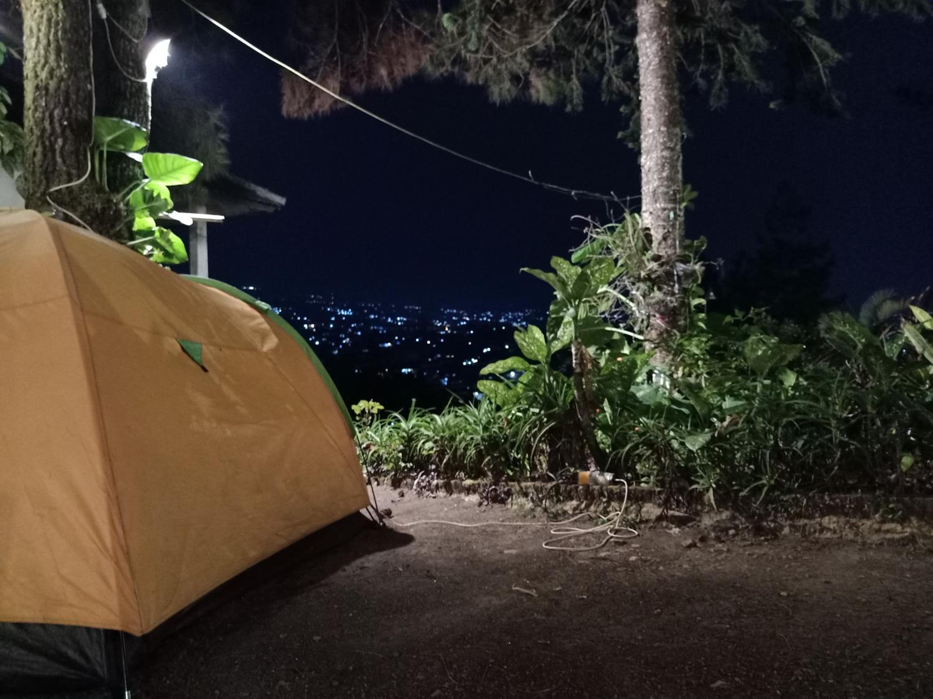 Glamping ReaVeeCafe Puncak