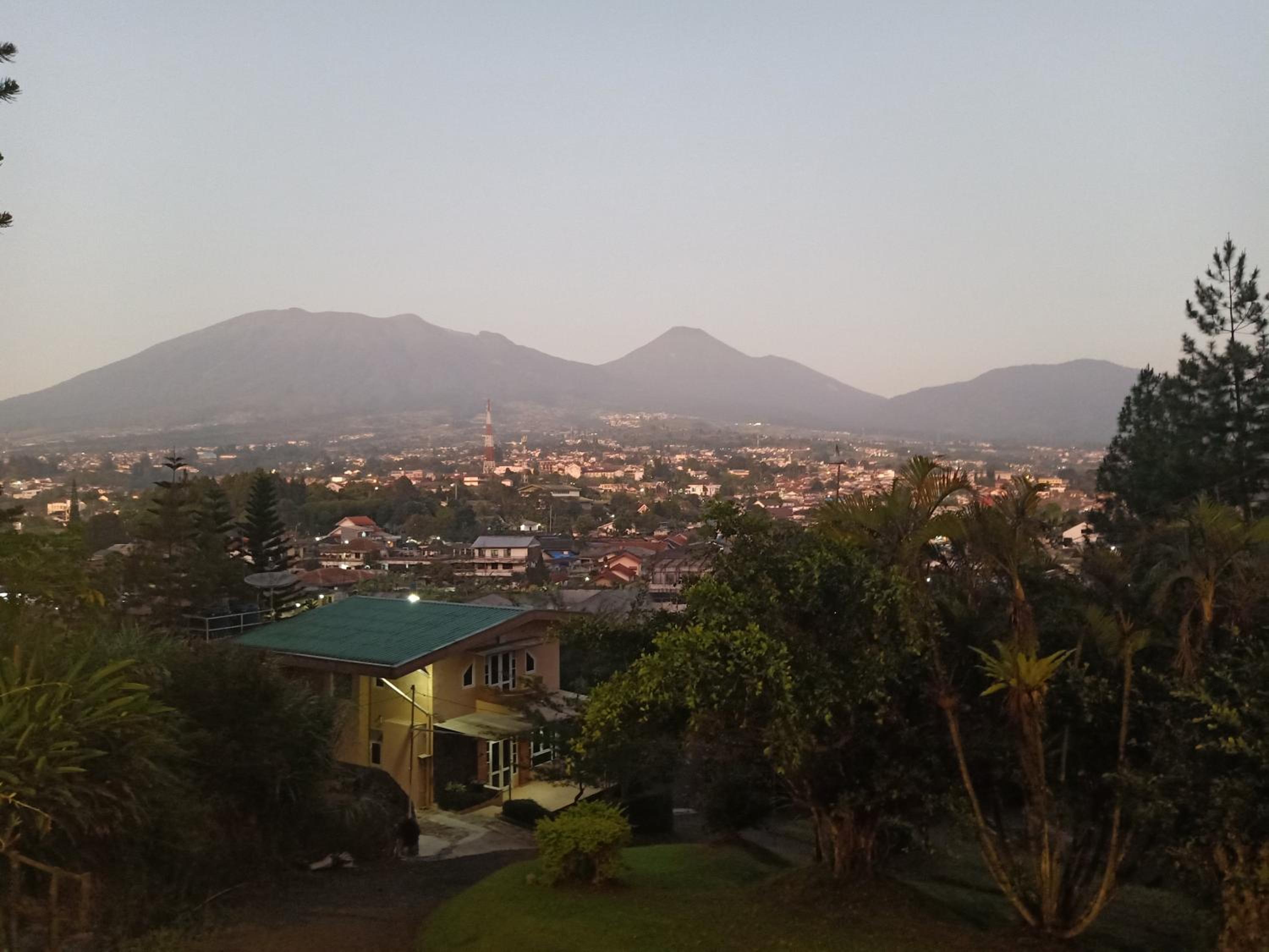 Glamping ReaVeeCafe Puncak